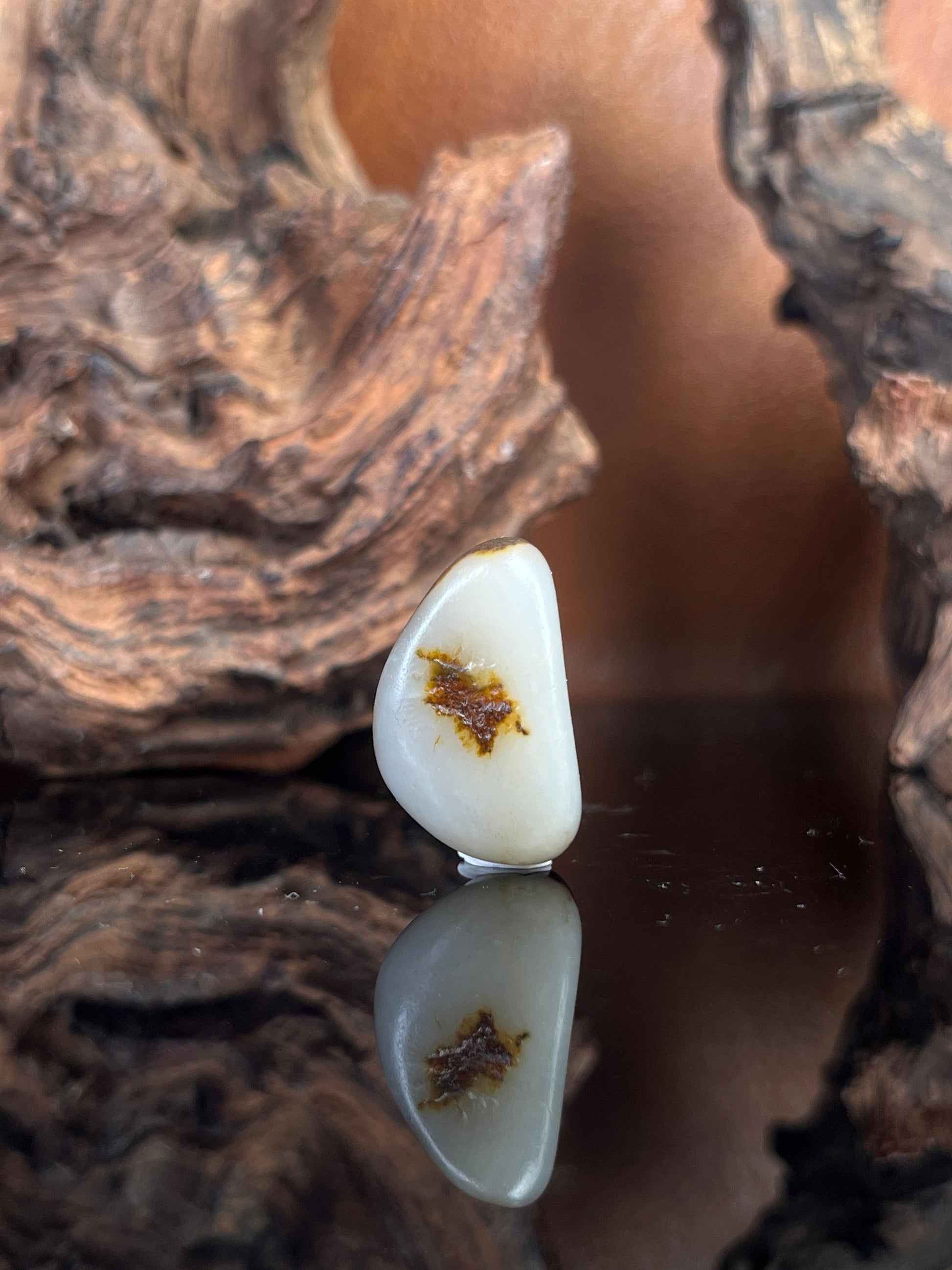 天然和田玉聚黑皮籽料原石吊坠（yc227930）