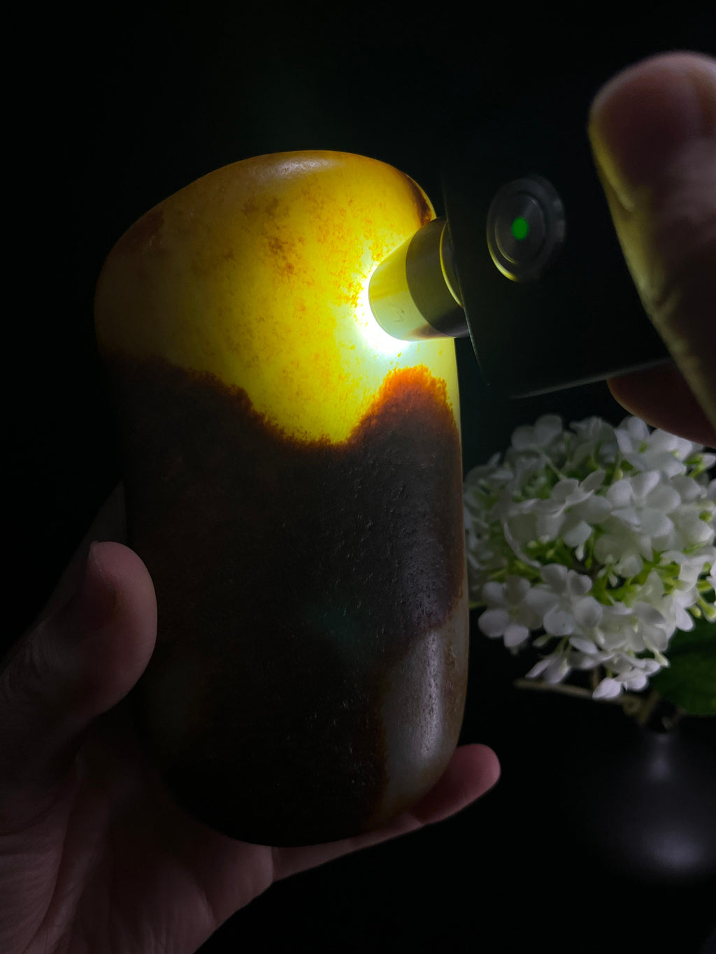 新疆和田玉收藏级聚红皮洒金皮籽料原石（yc253261）