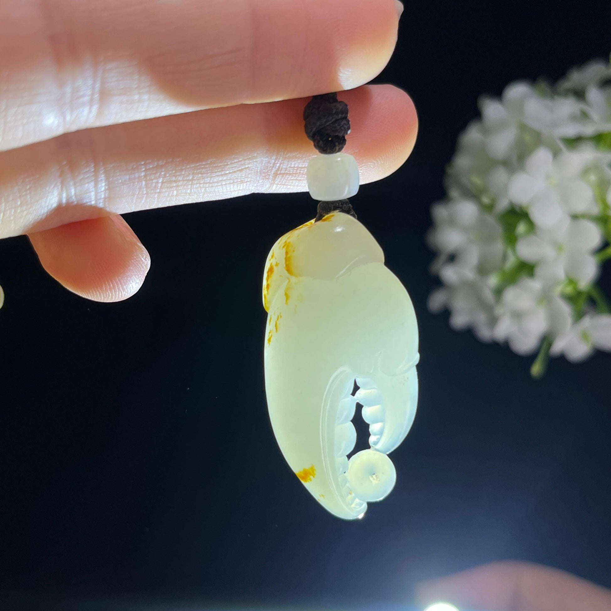 新疆天然和田玉白玉红皮籽料八方来财雕刻挂件（yc379480）