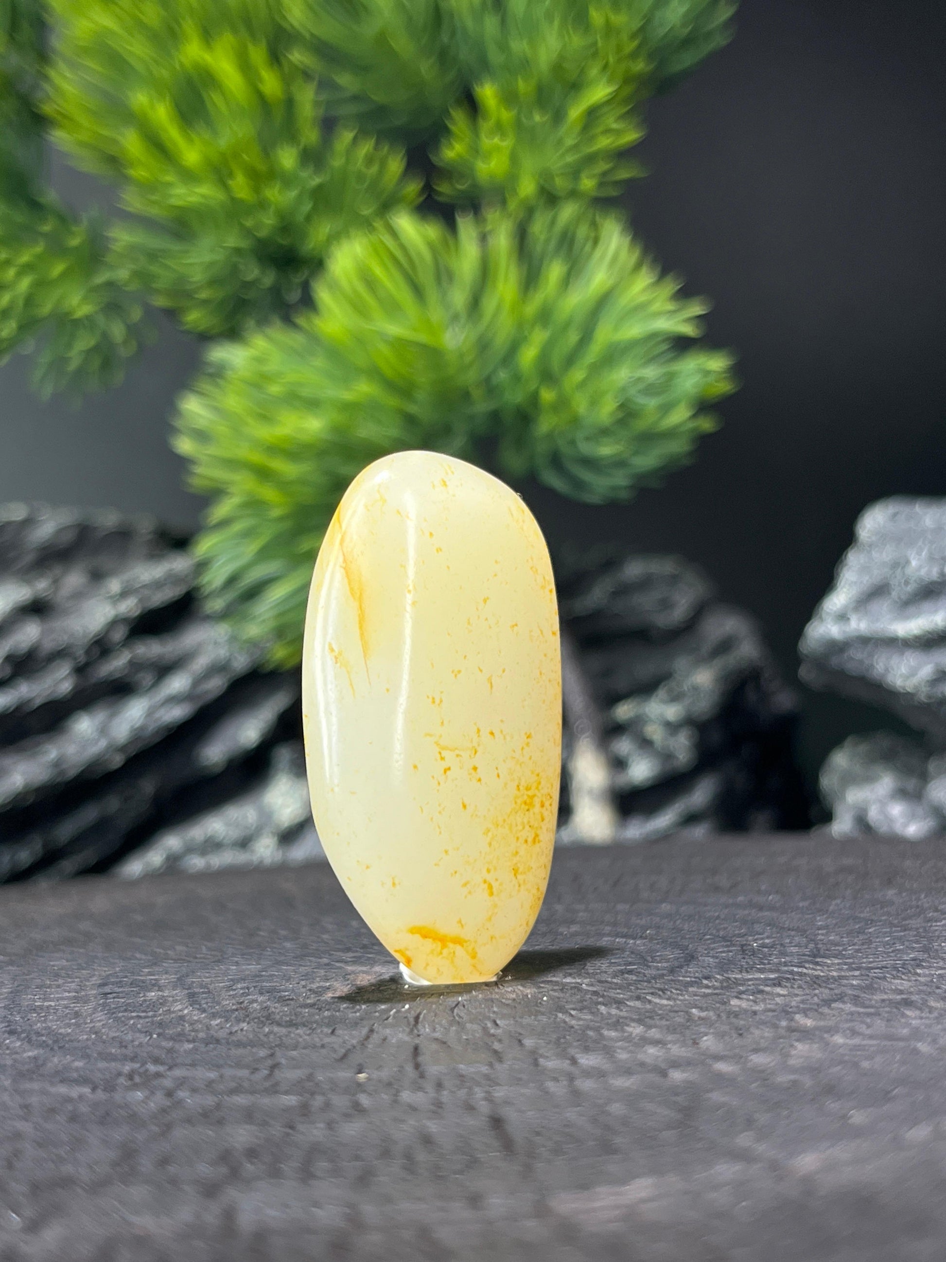 和田玉点状洒金皮籽料原石挂坠（yc224569）