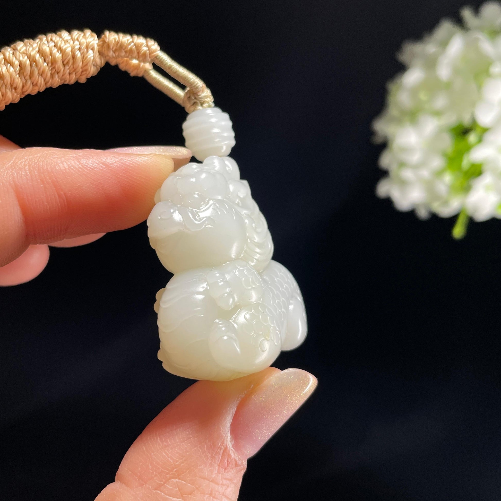 新疆和田玉米达料白玉卡通龙雕刻挂件（yc365295）