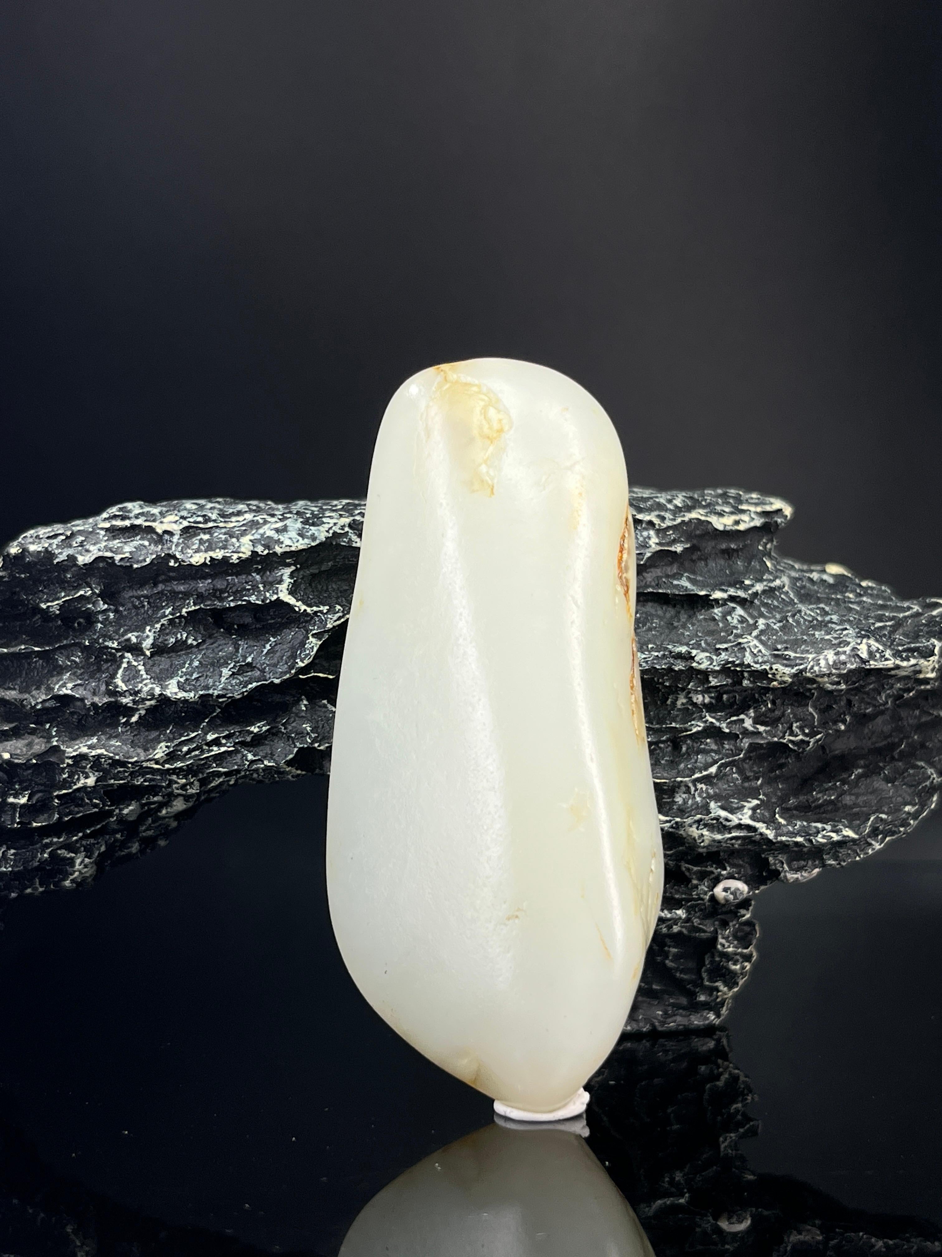 新疆和田玉暖白种籽料原石手把件（yc240416） – 添福玉器