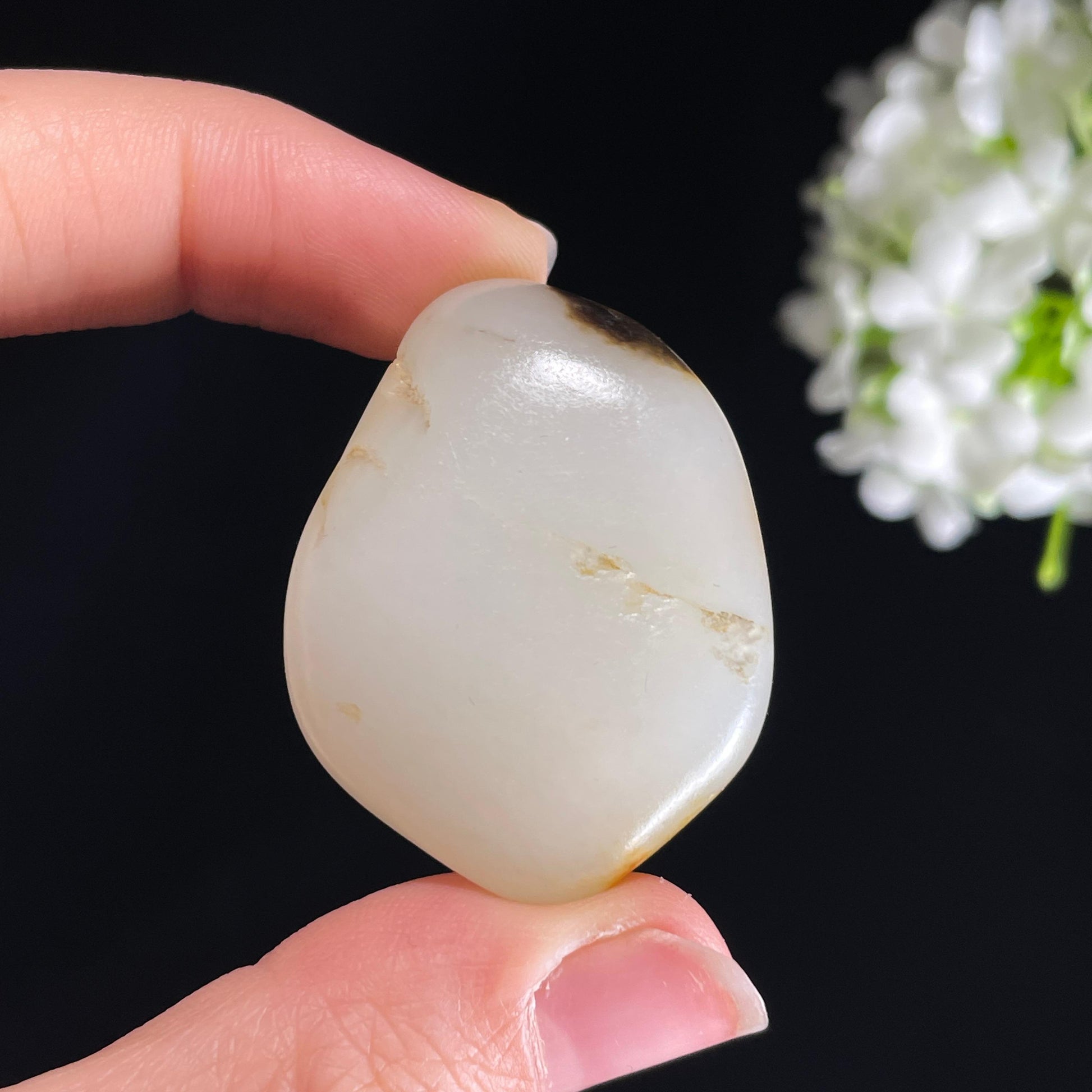和田玉“晚秋留霜”白玉洒金聚黑皮籽料（yc425025）