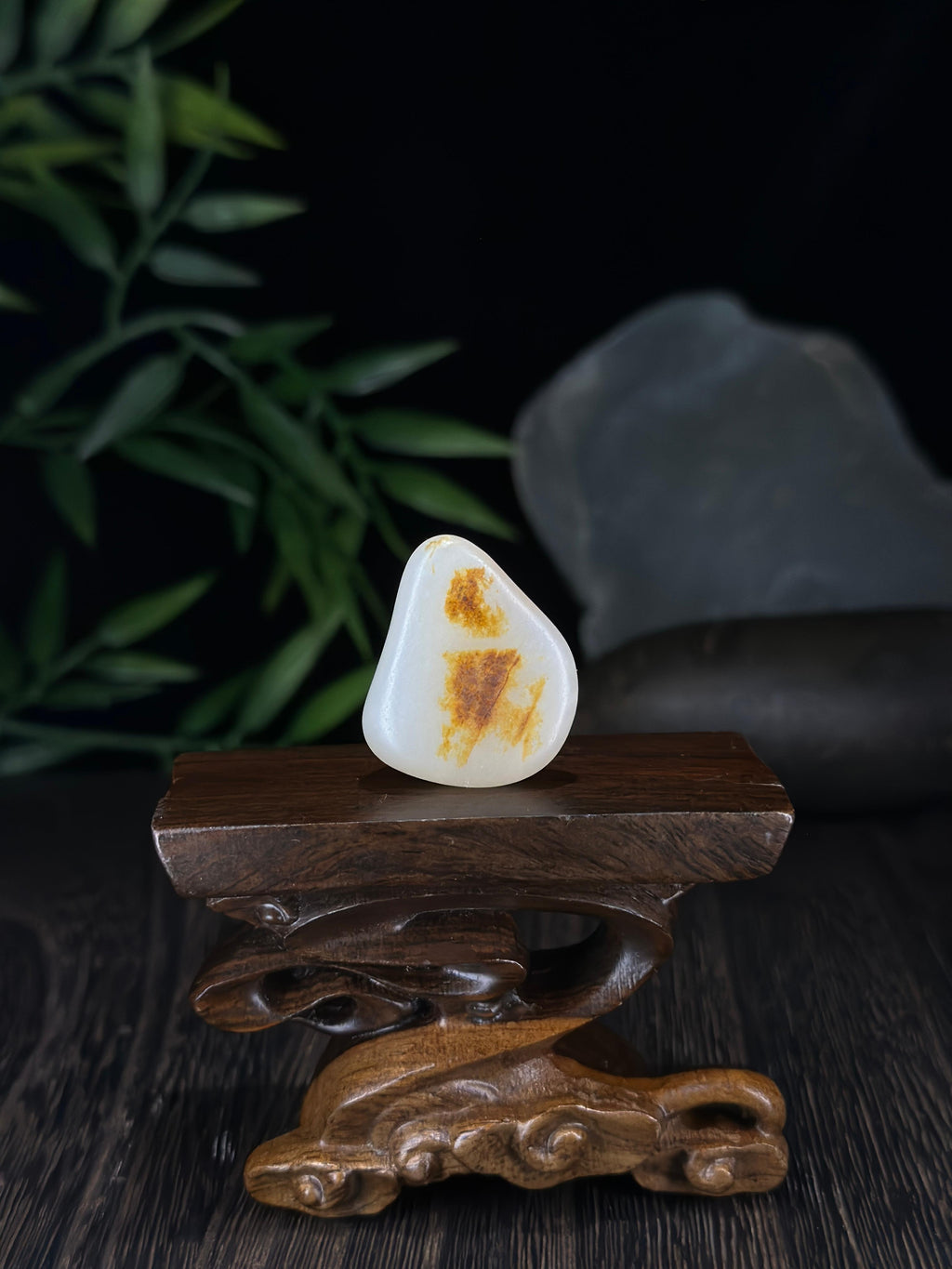新疆和田玉精品一级白聚黄皮籽料挂件（yc712366）