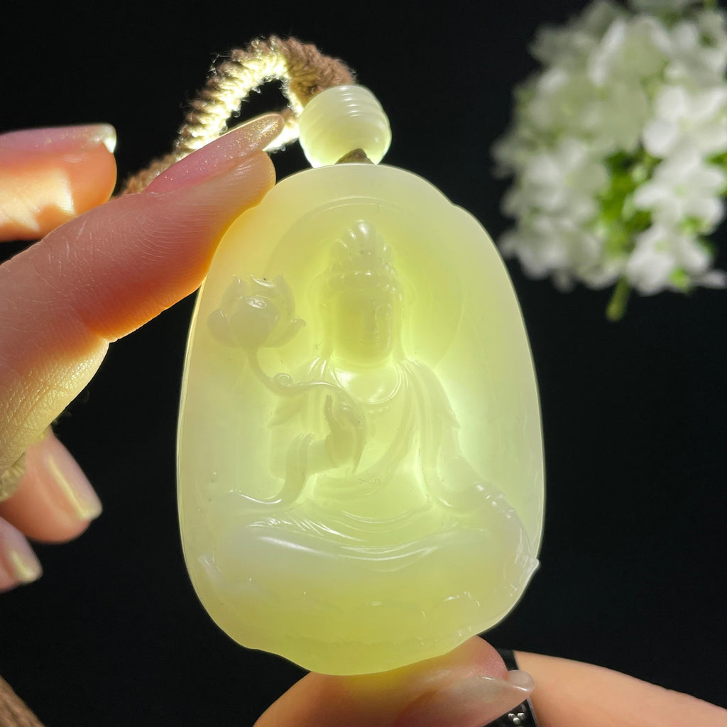 新疆天然和田玉白玉持莲观音雕刻挂件（yc360429）
