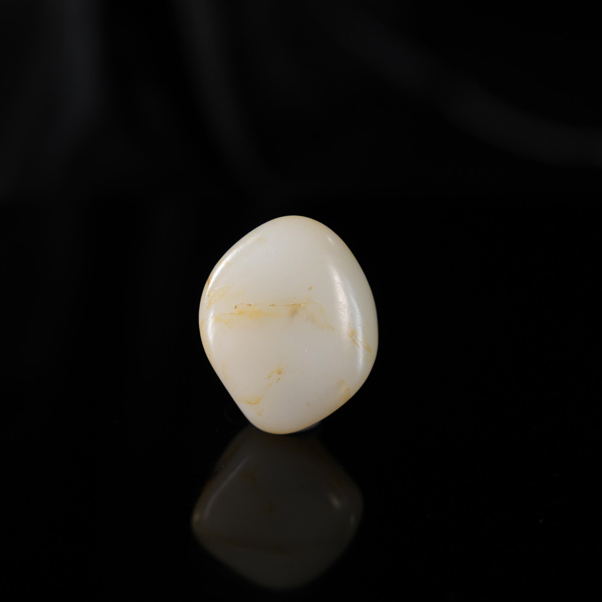 新疆和田玉“霜菱曳金”白玉洒金皮籽料（yc449640）