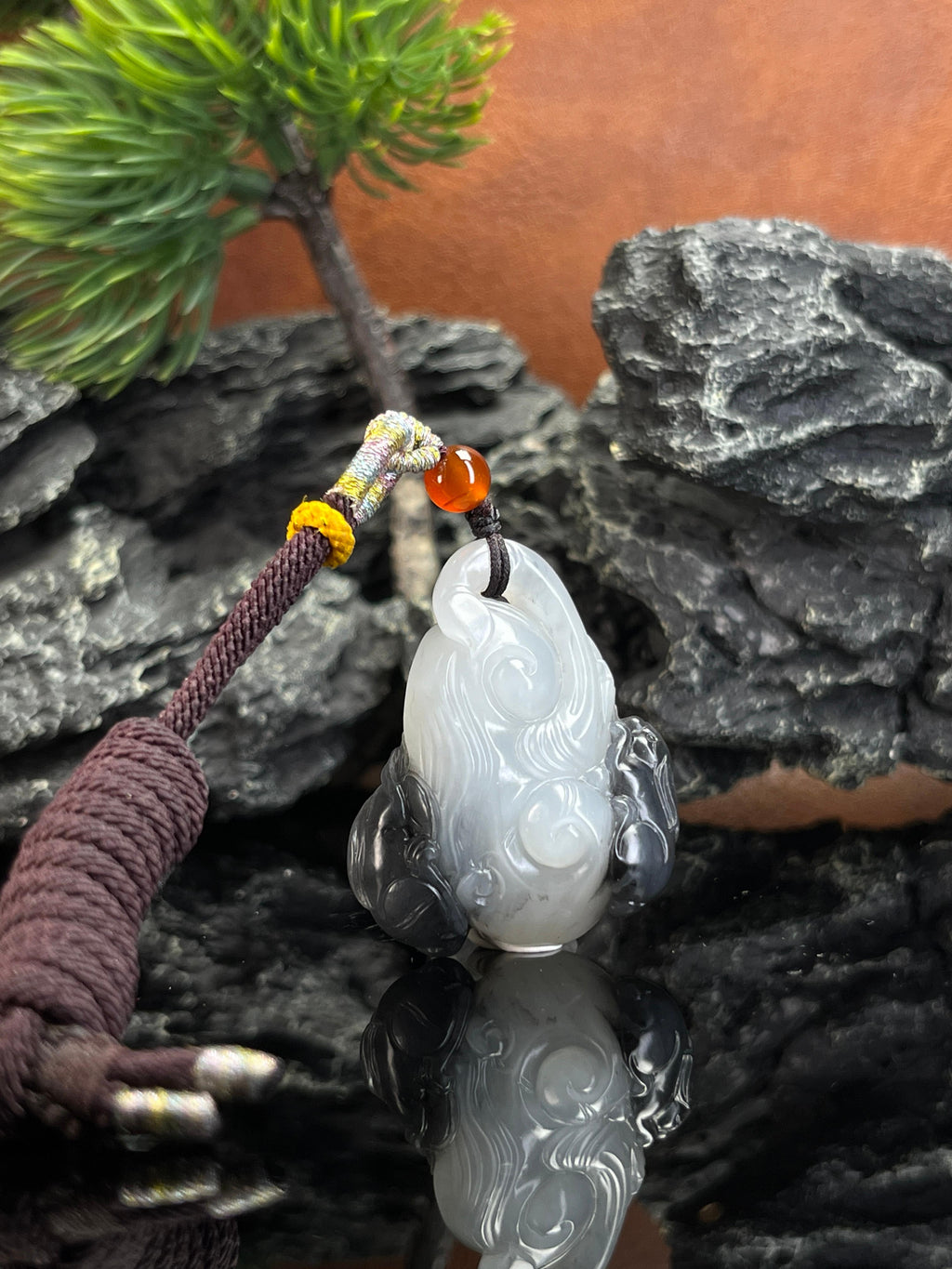 和田玉青花籽料貔貅题材雕刻挂件（yc222781）