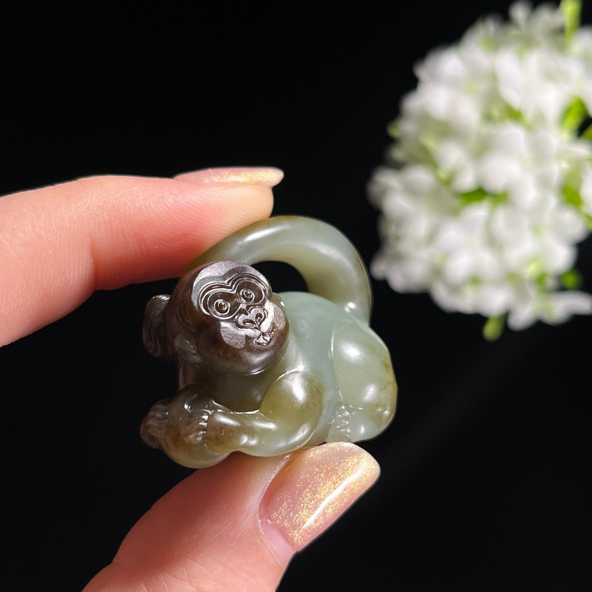 和田玉青玉秋梨皮“青岫灵猿”雕刻挂件（yc303386）