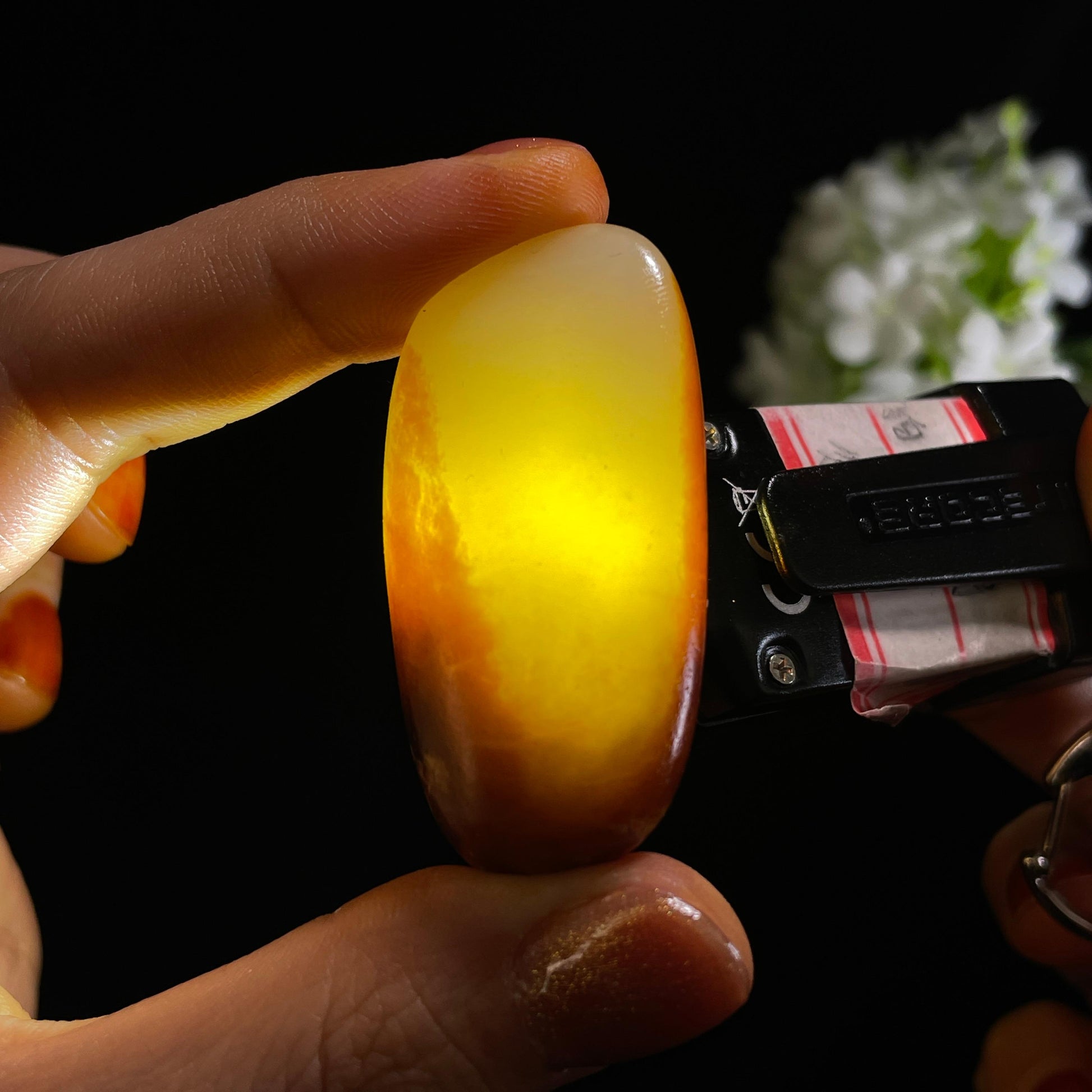 和田玉白玉“赤瑾流霜”红皮白肉籽料（yc375299）