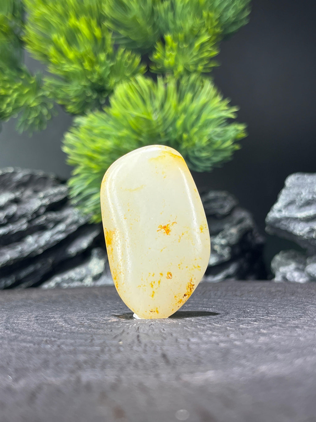 和田玉点状洒金皮籽料原石挂坠（yc224569）