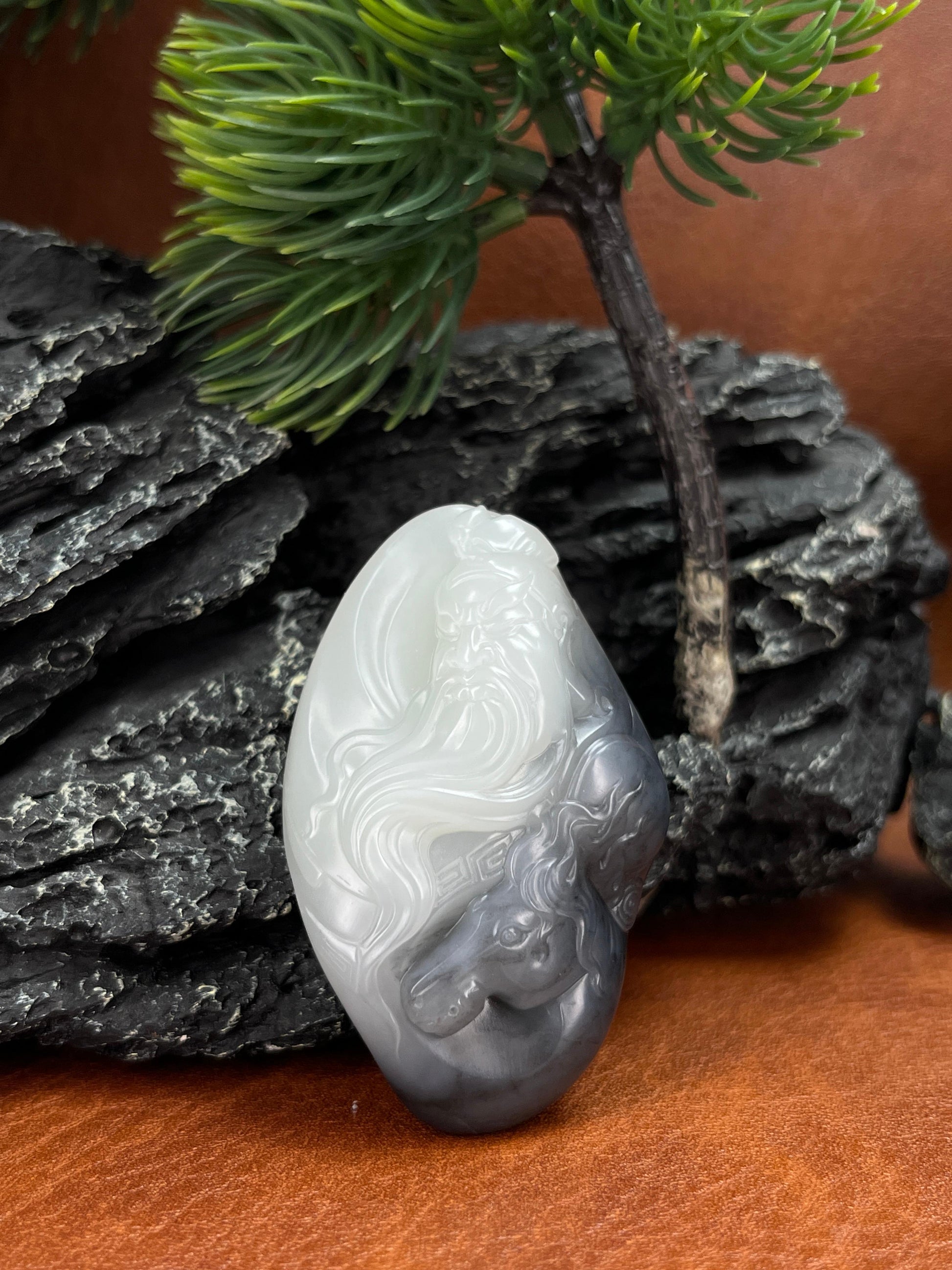 和田玉青花籽料“辟邪保平安”关公雕刻吊坠（yc222767）