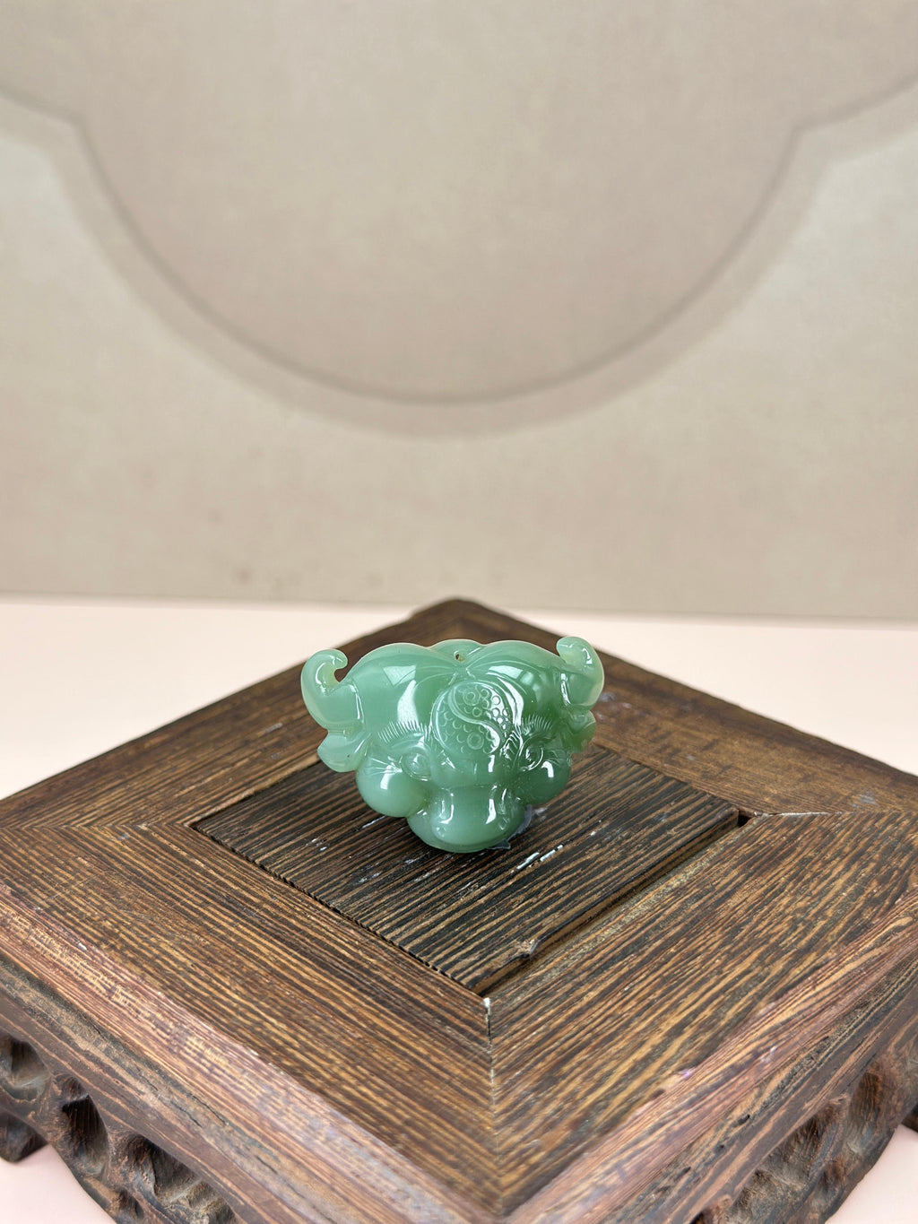 和田玉粉青牛首扭转乾坤挂件（yc751191）