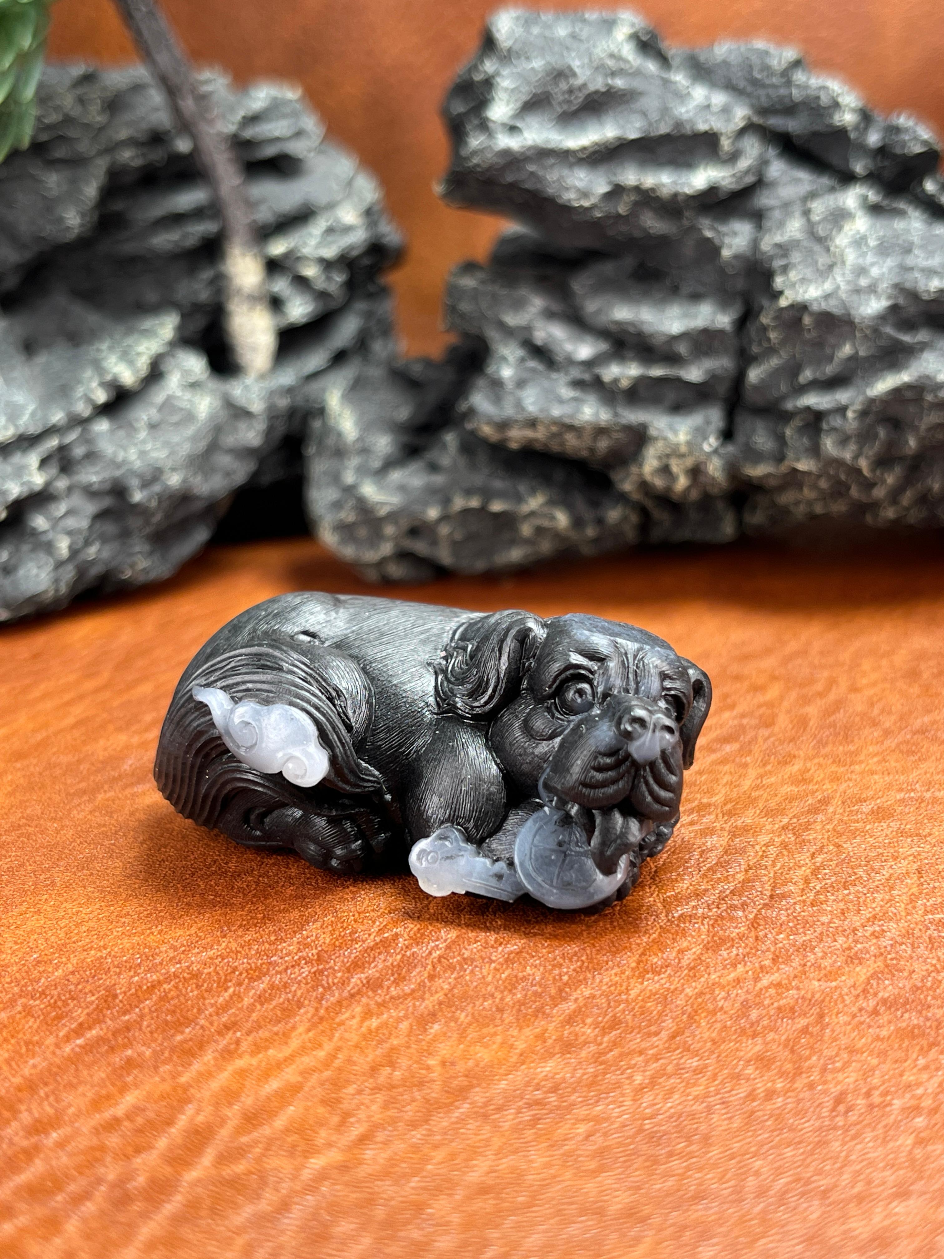 和田玉青花籽料“忠诚守护，护佑平安”小摆件（yc222726） – 添福玉器