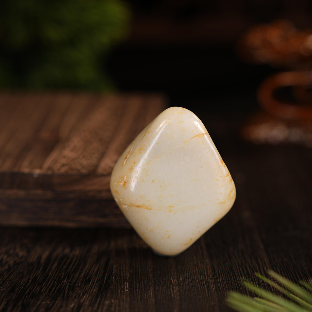 新疆和田玉“雪原碎砂”白玉洒金皮籽料（yc456764）