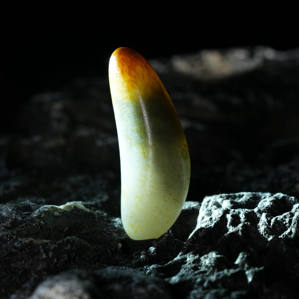 珍品新疆和田玉青花聚红皮籽料挂件（yc768187）