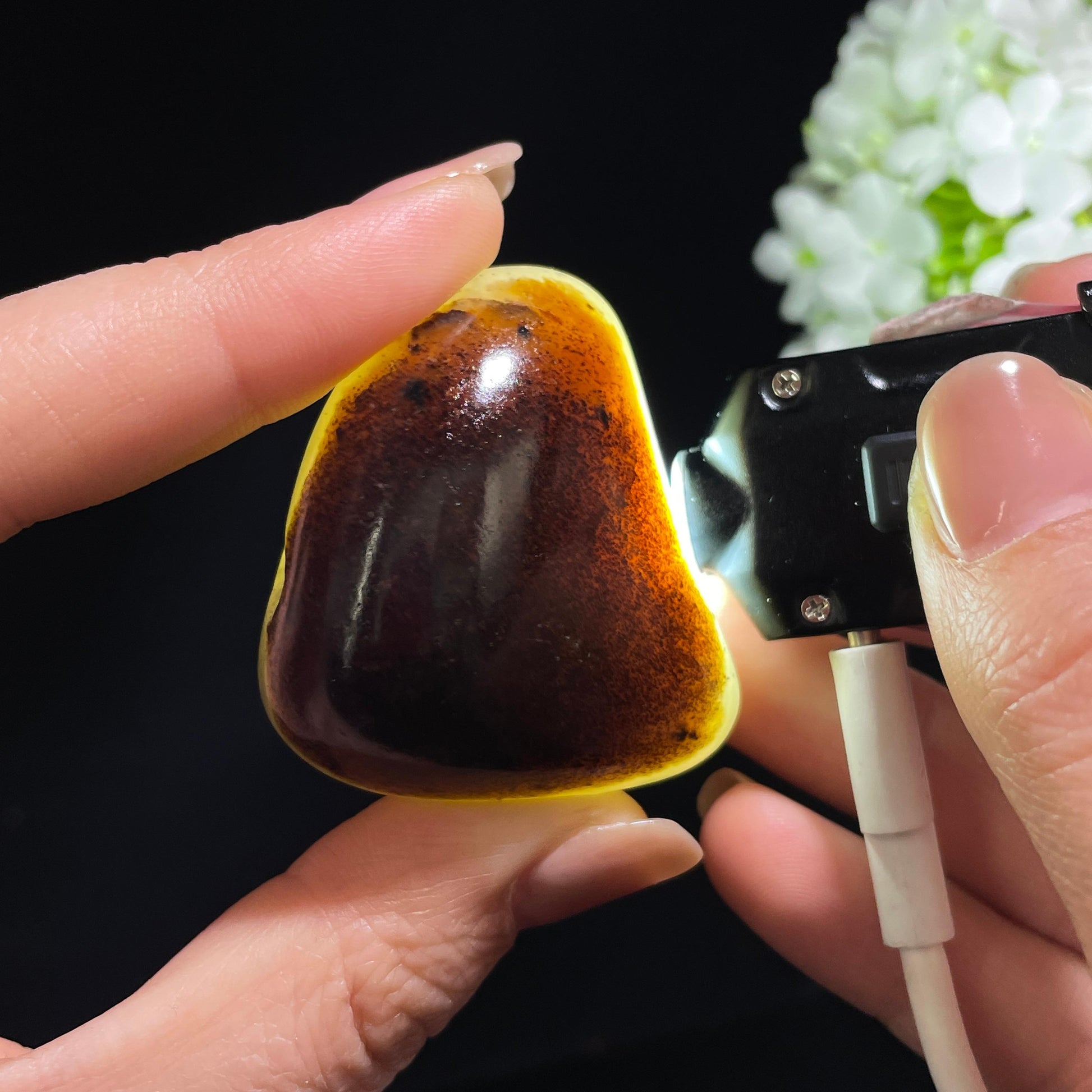 和田玉白玉带青花“秋山含雾”秋梨皮黑红皮籽料（yc378999）