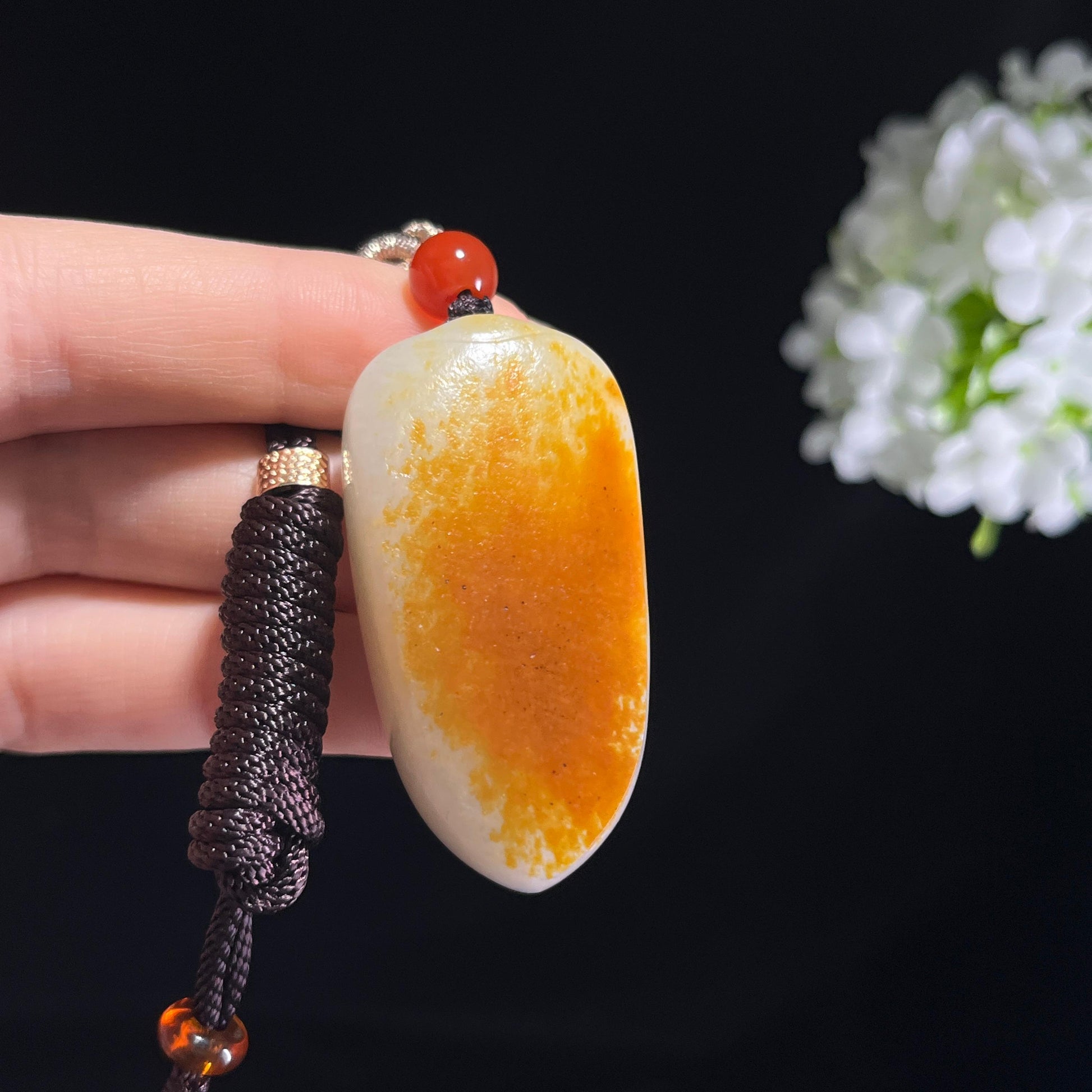 和田玉白玉聚红皮籽料随形挂件（yc372567）