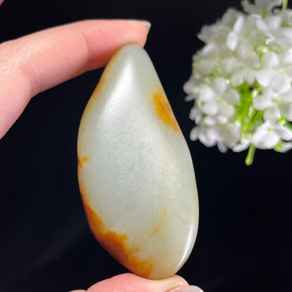 和田玉青白玉“金影掠青”聚红皮籽料（yc354463）