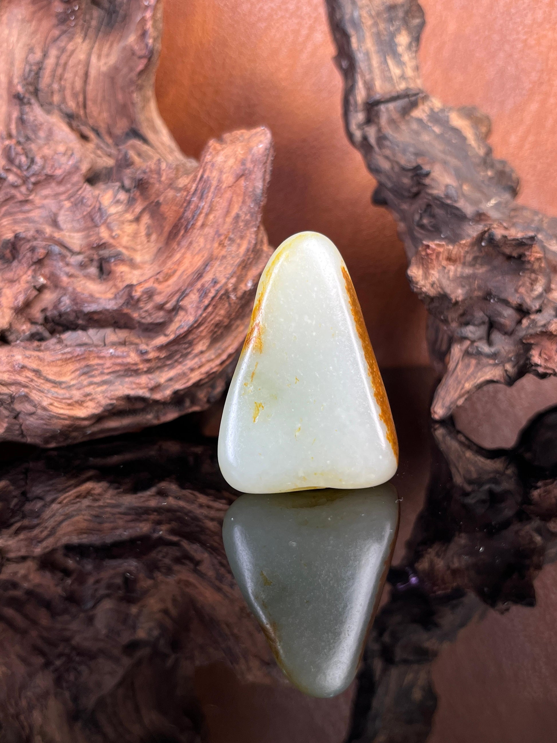 天然和田玉光白籽料原石聚黄皮吊坠（yc227804）