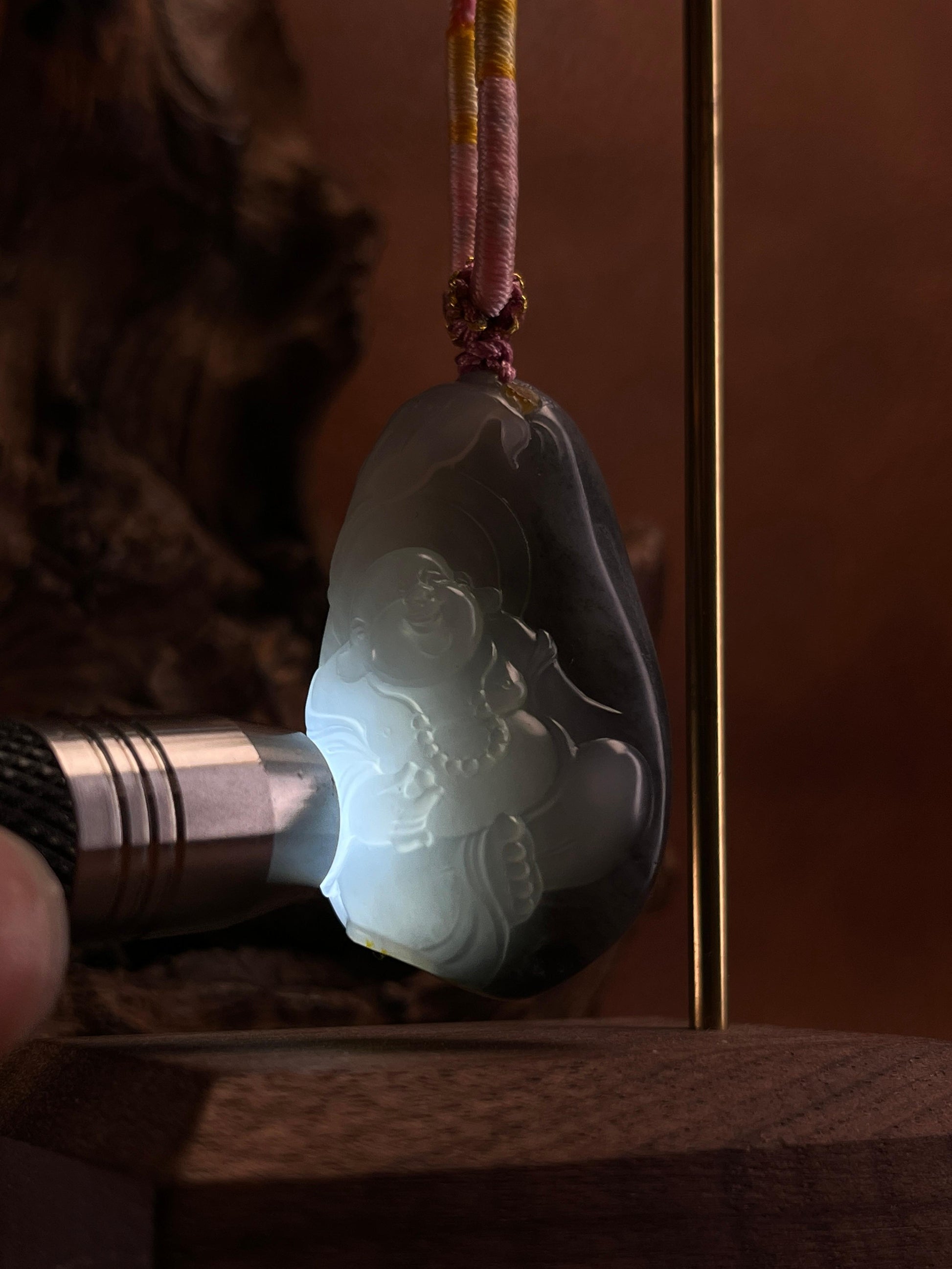 和田玉青花籽料弥勒佛雕刻挂坠（yc221989）