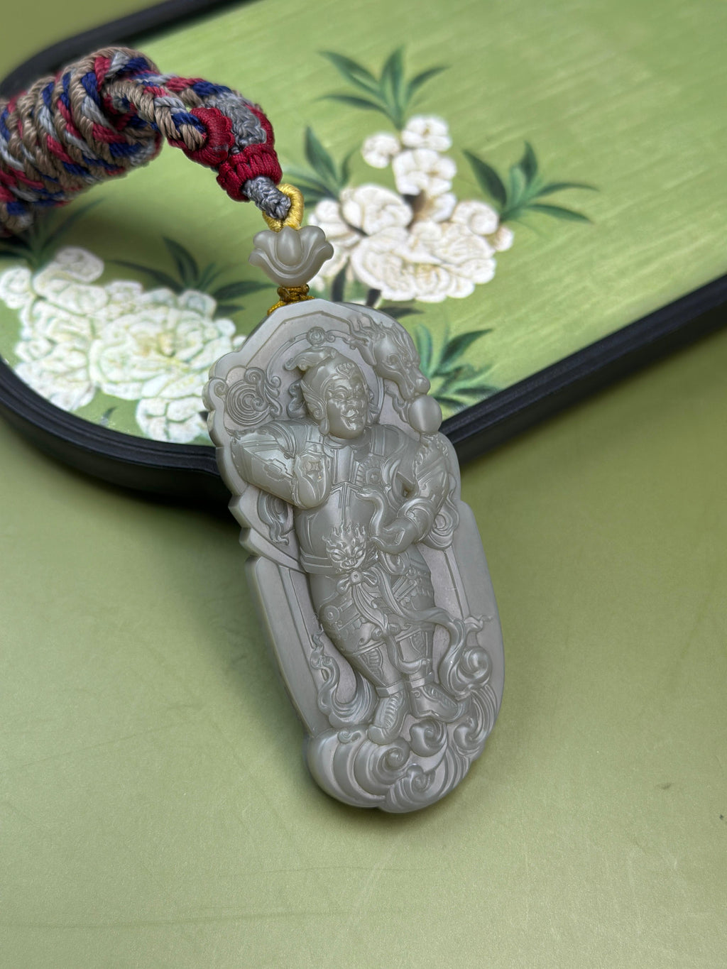 臻品新疆和田玉卡其沙枣青籽料韦驮菩萨挂件（yc765335）