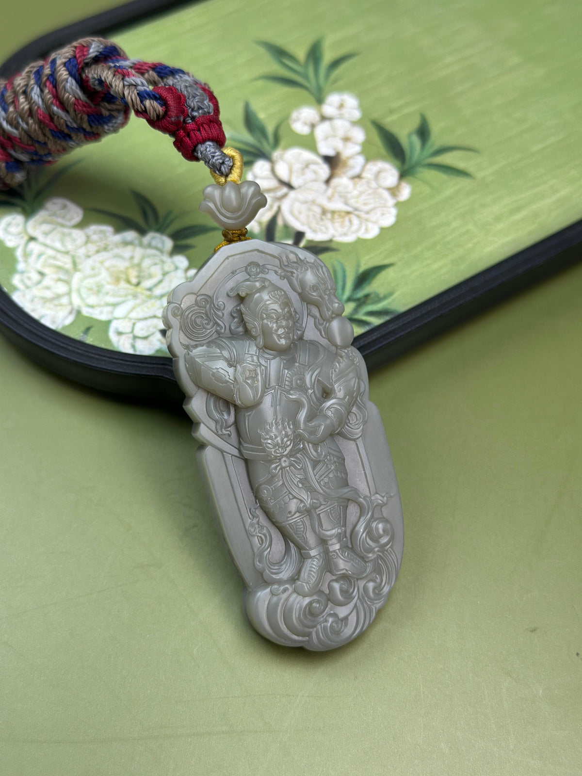 臻品新疆和田玉卡其沙枣青籽料韦驮菩萨挂件（yc765335）