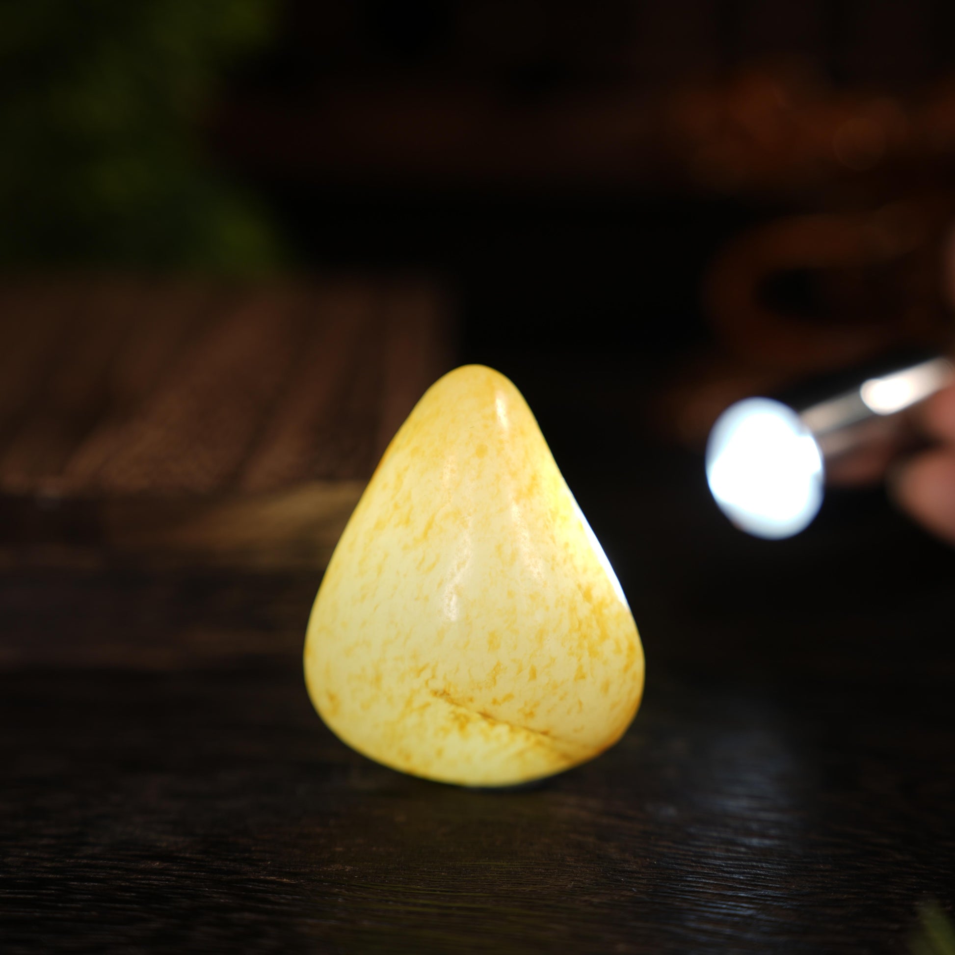 新疆和田玉“云峦星砂”白玉通体洒金皮籽料（yc456858）