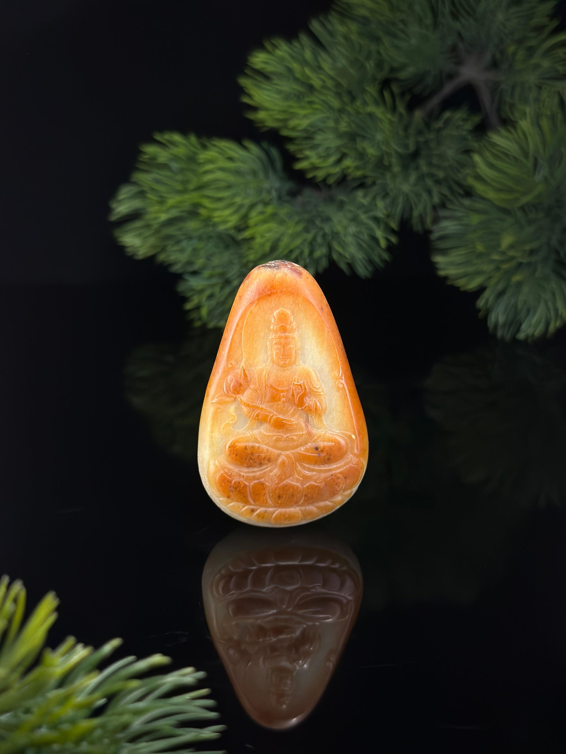 新疆和田玉珍品红皮白肉籽料观音挂件（yc491977）