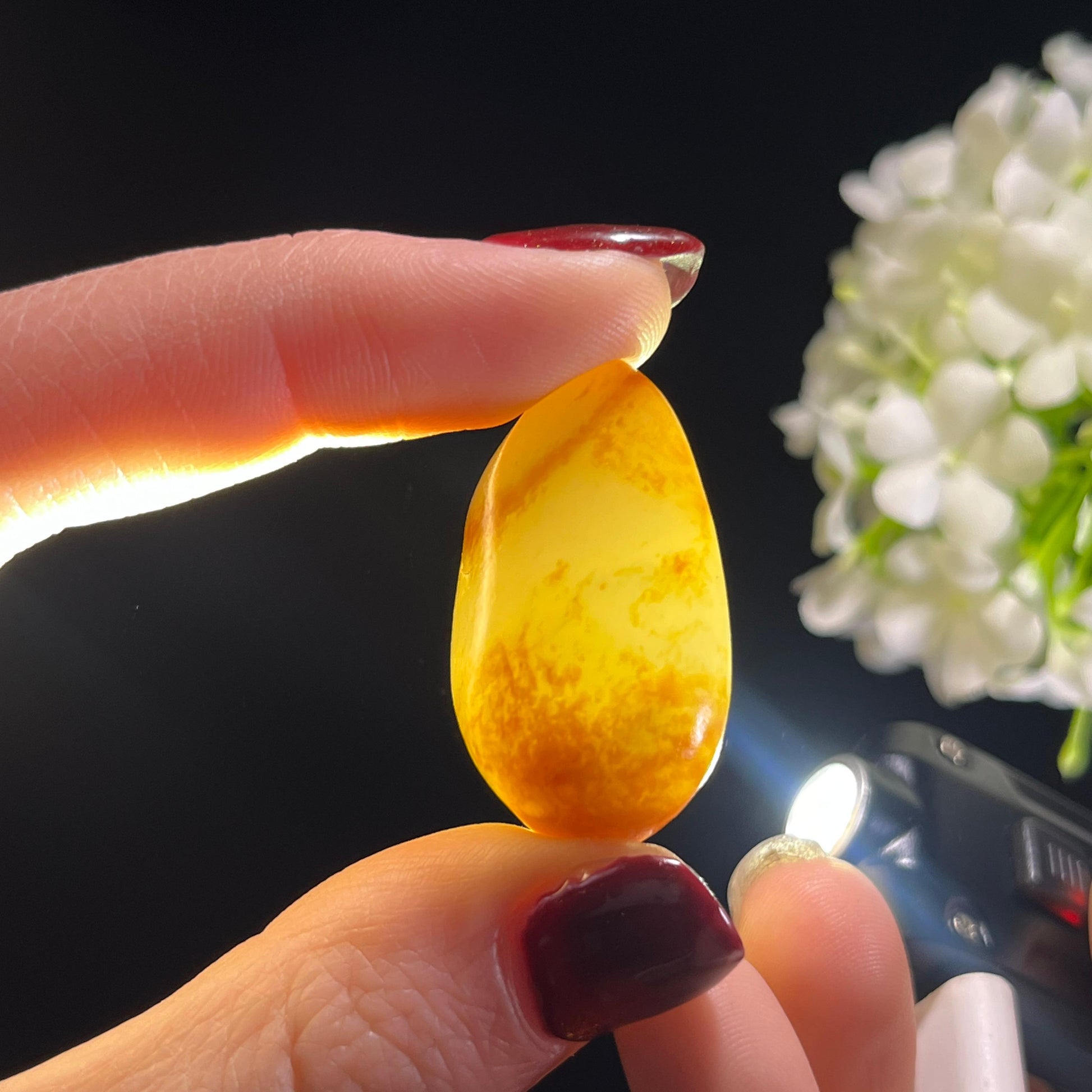 和田玉白玉“霞影覆雪”洒金皮聚红皮籽料挂件（yc336343）