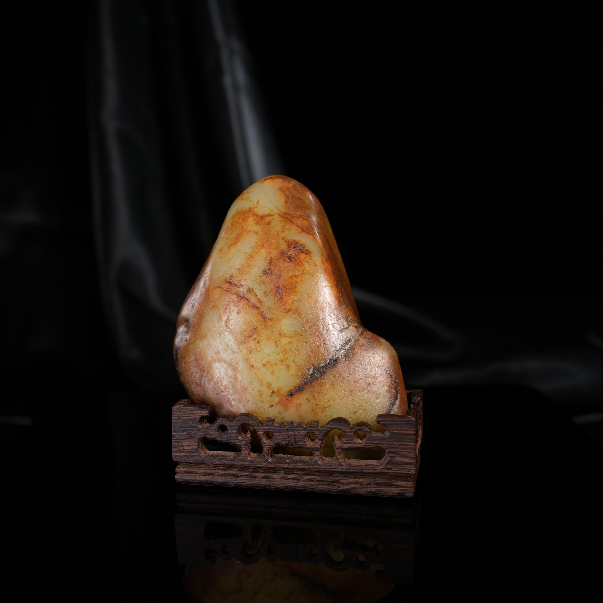 新疆和田玉“丹秋藏禄”青白玉洒金聚红皮籽料（yc449804）