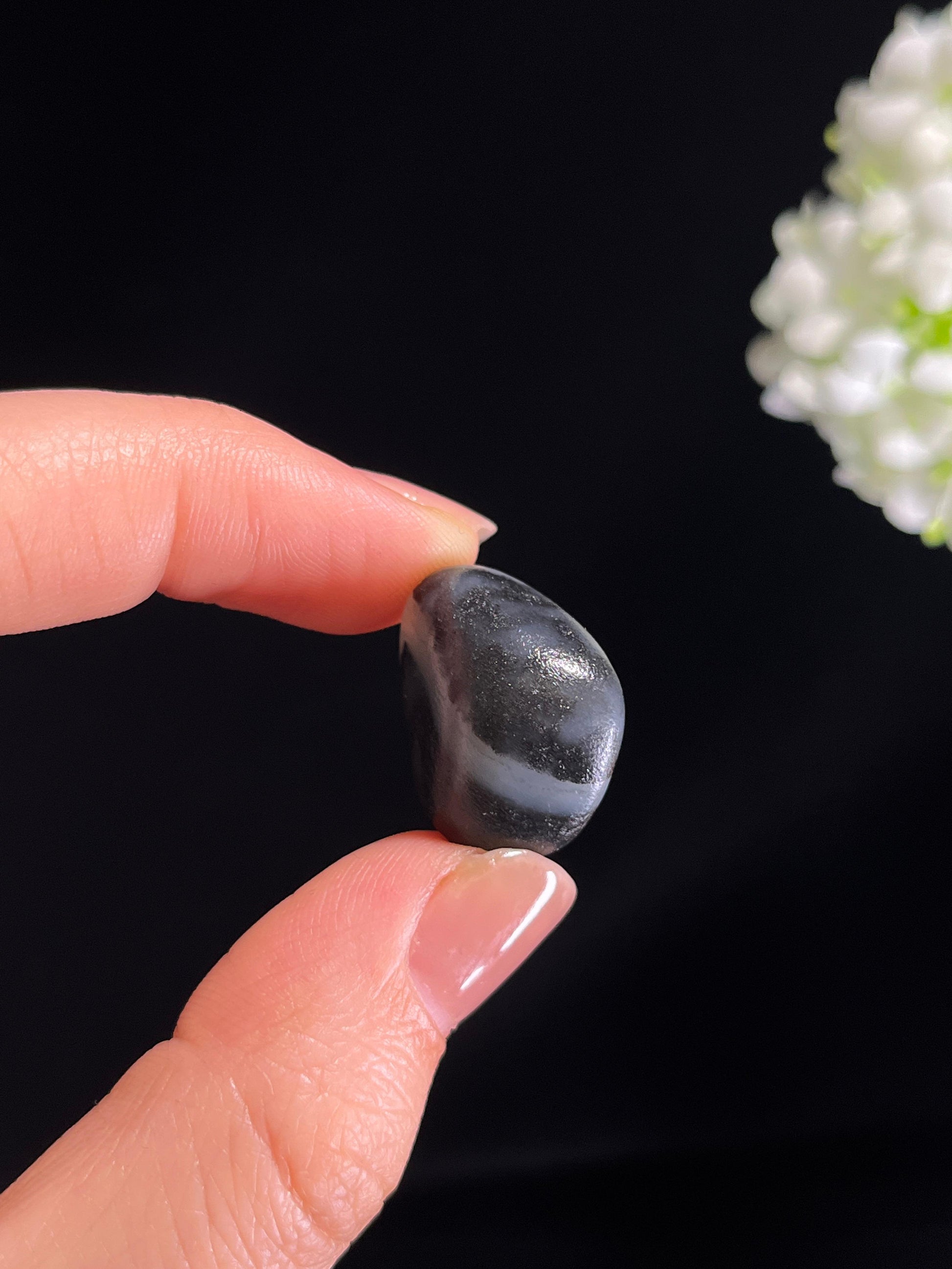 和田玉青花聚黑皮“一线天”籽料原石（yc278736）