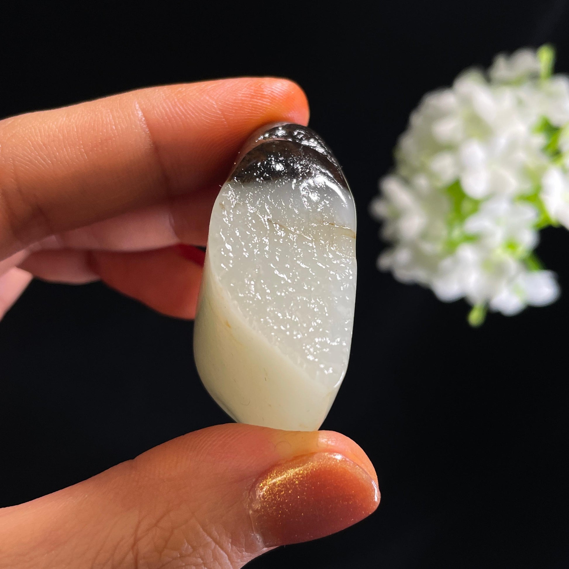 和田玉白玉“黛山映雪”聚黑皮籽料（yc375257）