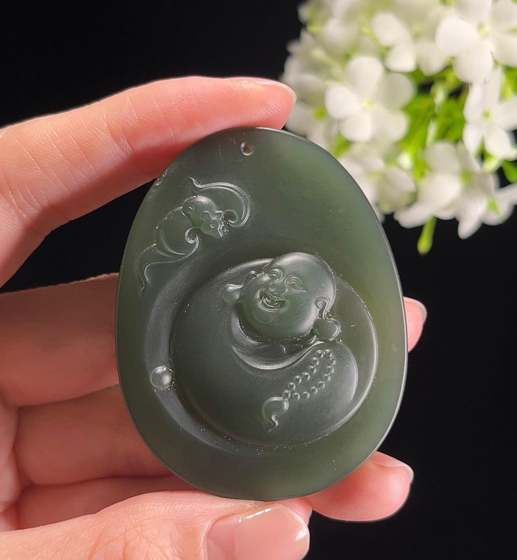 新疆天然和田玉青玉“笑纳福来”弥勒佛雕刻挂件（yc307270）