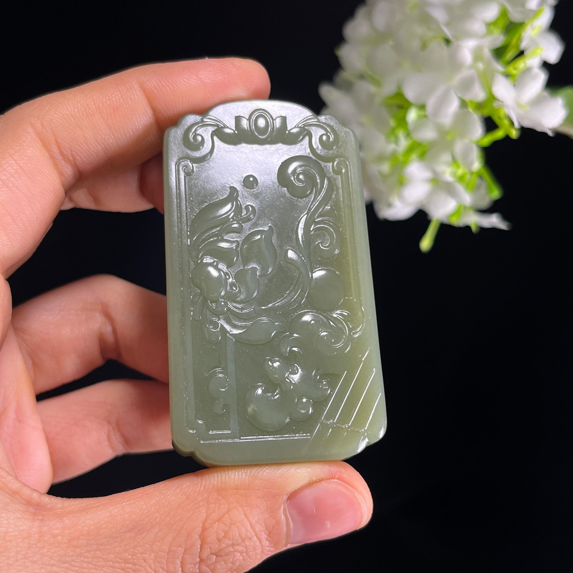 新疆天然和田玉沙枣青观音雕刻挂件（yc353793）