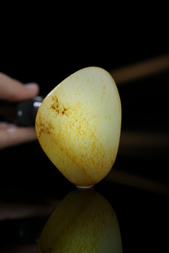 新疆和田玉白玉三色皮籽料原石（yc252464）