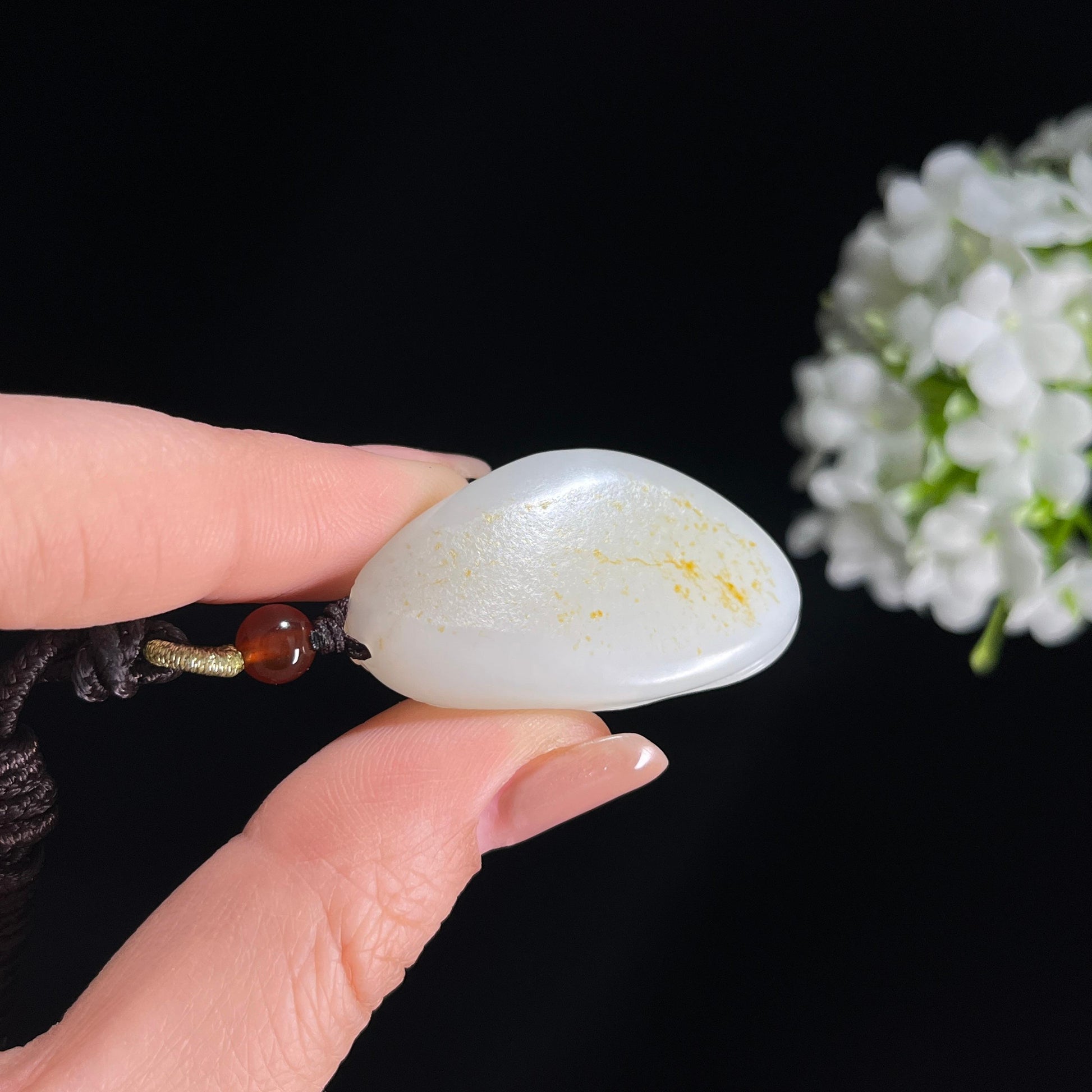 新疆天然和田玉白玉红皮籽料牛气冲天雕刻挂件（yc379651）