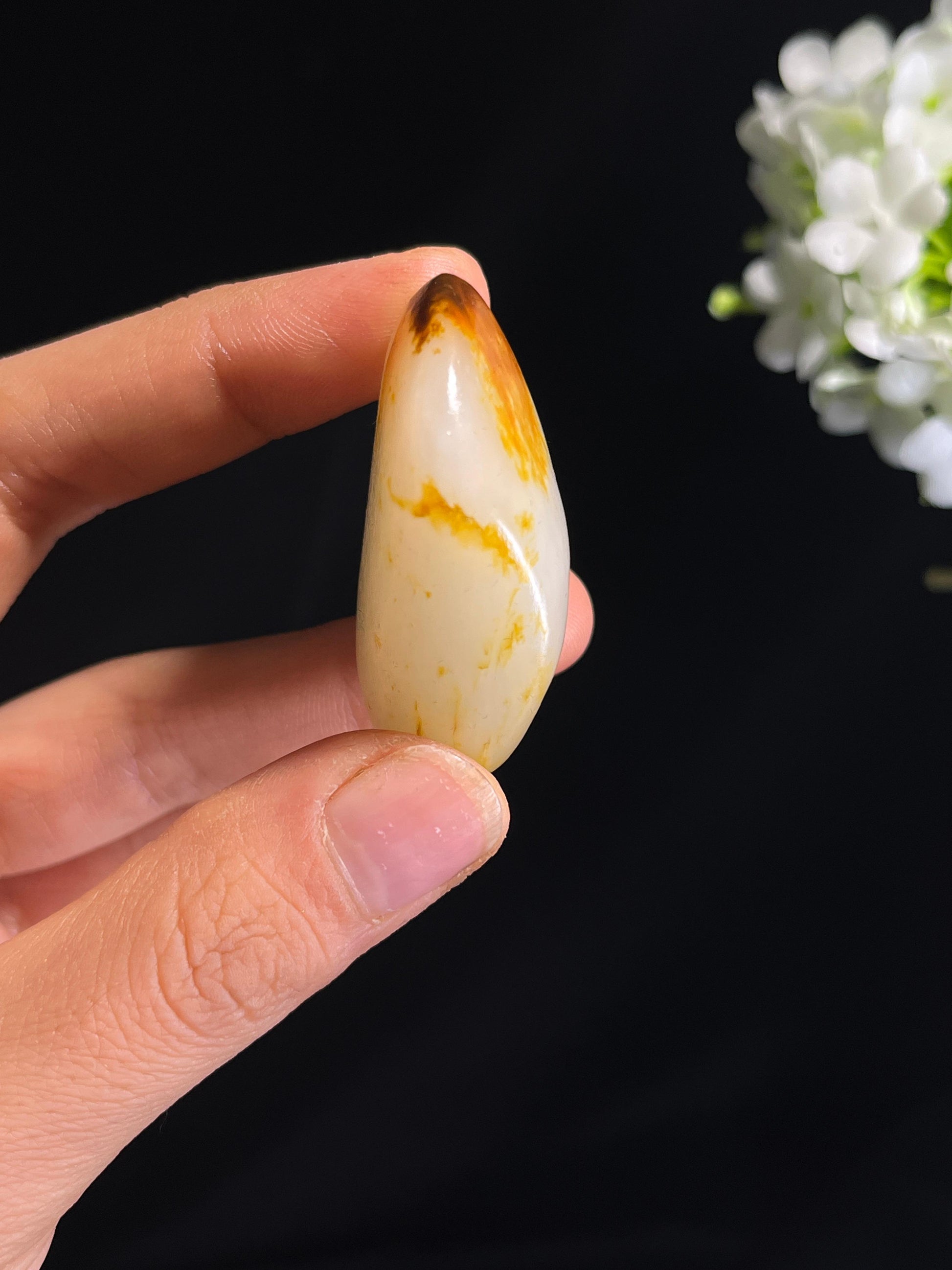 和田玉顶天聚红皮籽料原石（yc260407）