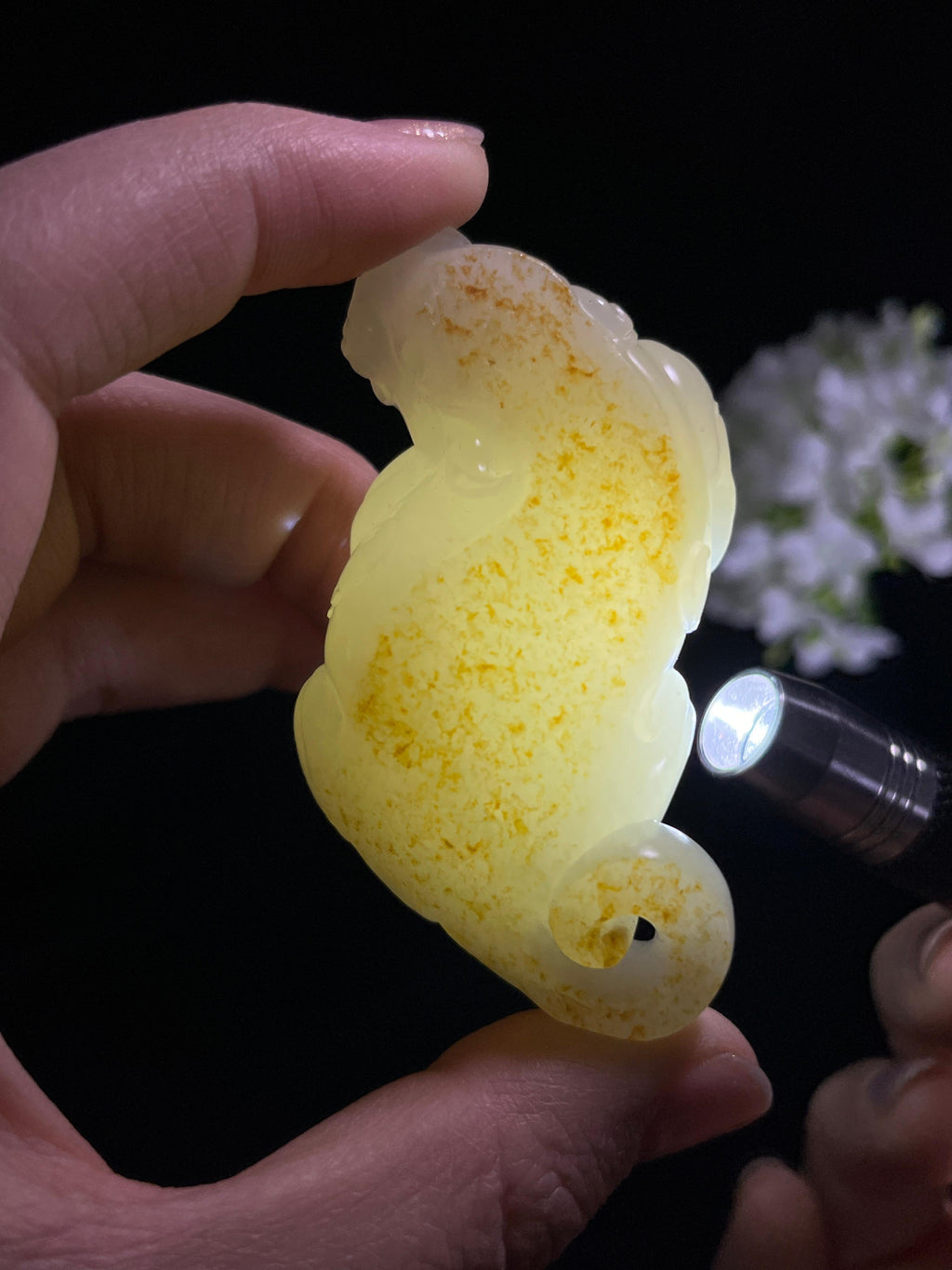 新疆天然和田玉白玉籽料洒金皮貔貅小手把（yc268806）