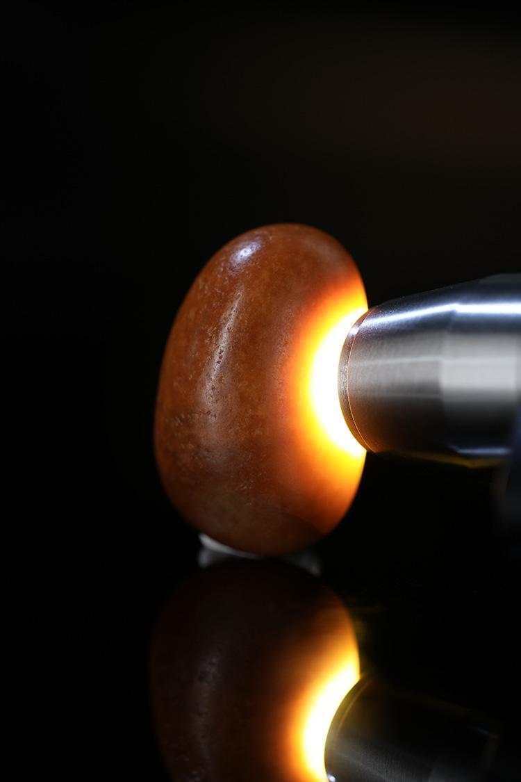 新疆天然和田玉籽料原石红沁挂件1（yc251047）