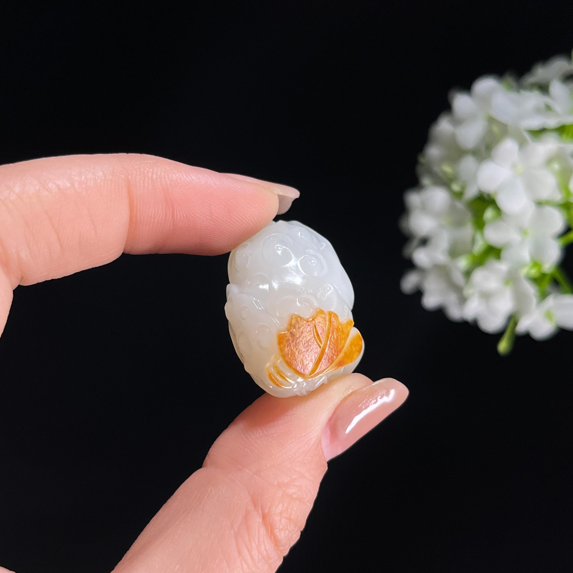 新疆天然和田玉白玉红皮籽料莲蓬雕刻挂件（yc379490）