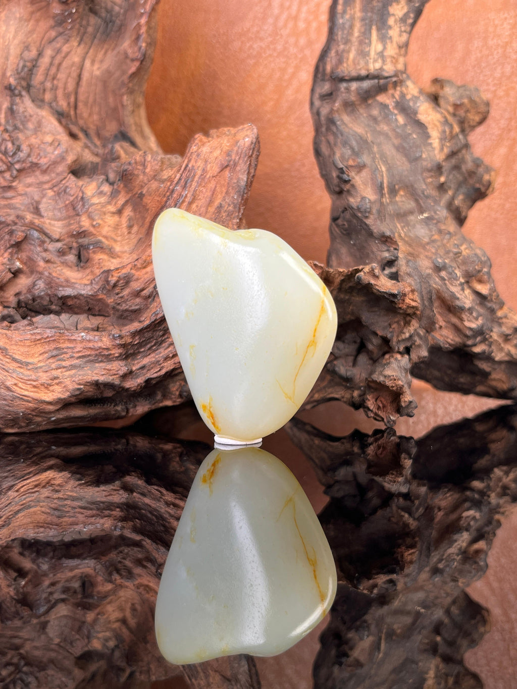 和田玉白玉带洒金皮籽料原石挂件（yc227838）