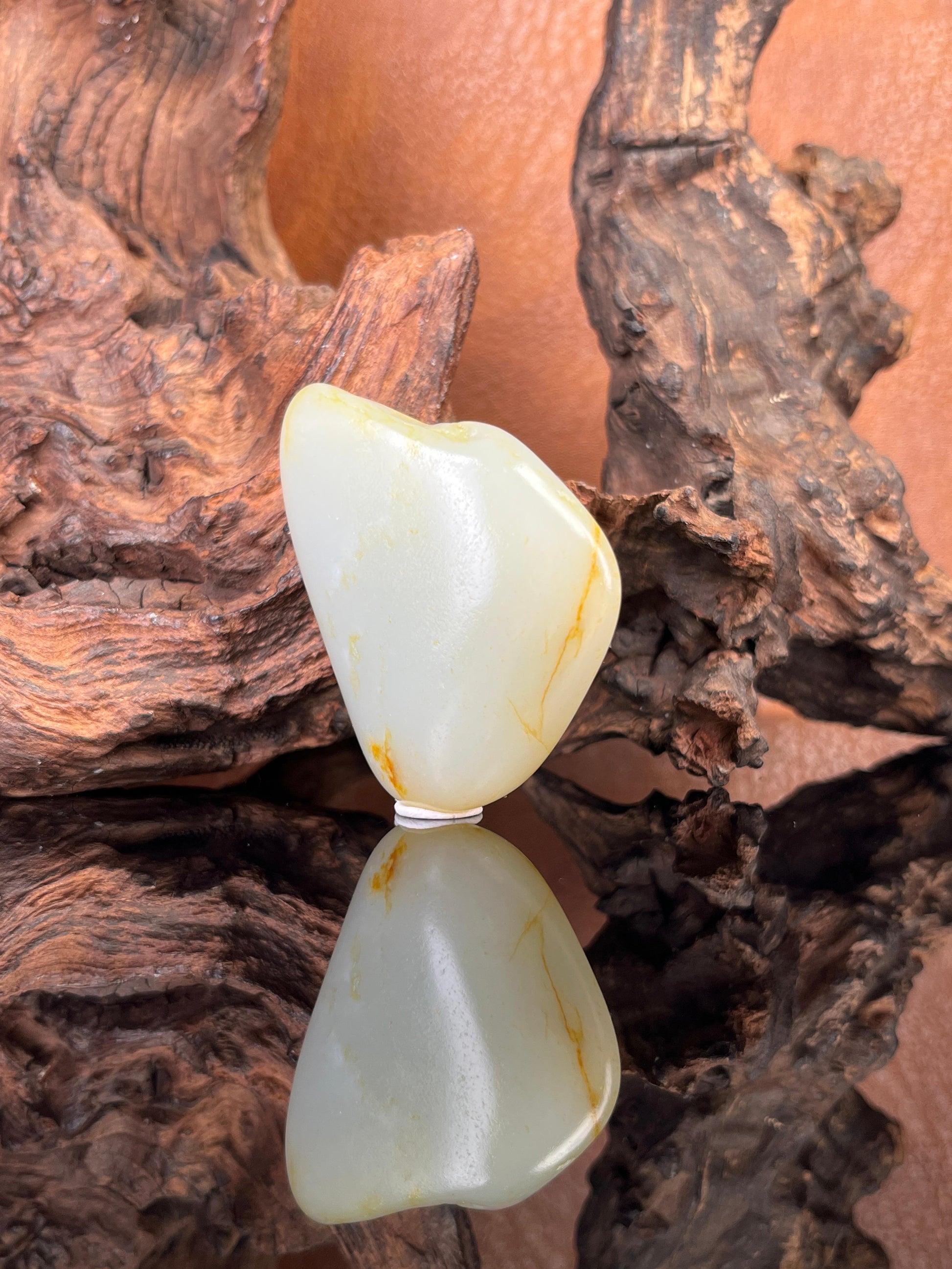 和田玉白玉带洒金皮籽料原石挂件（yc227838）