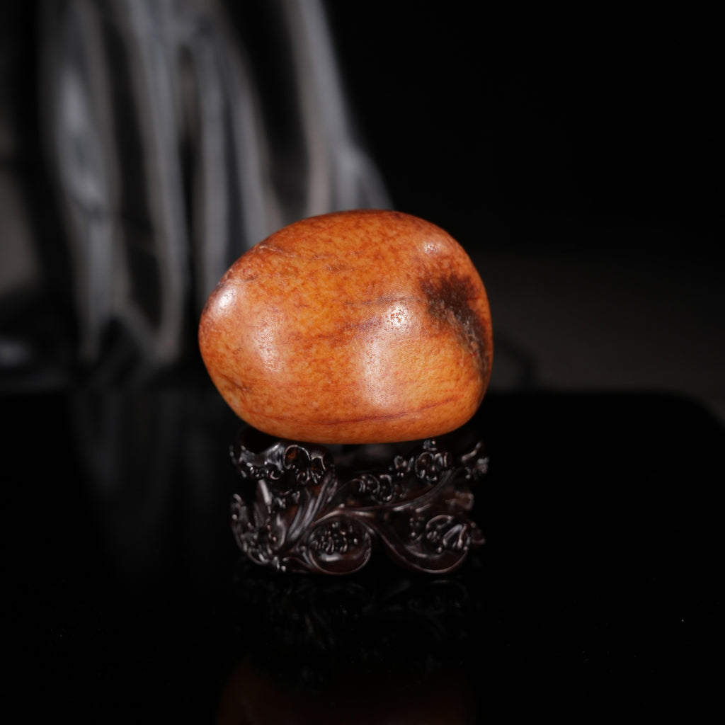 新疆和田玉“霞台落砚”满红油皮聚黑皮籽料（yc450741）