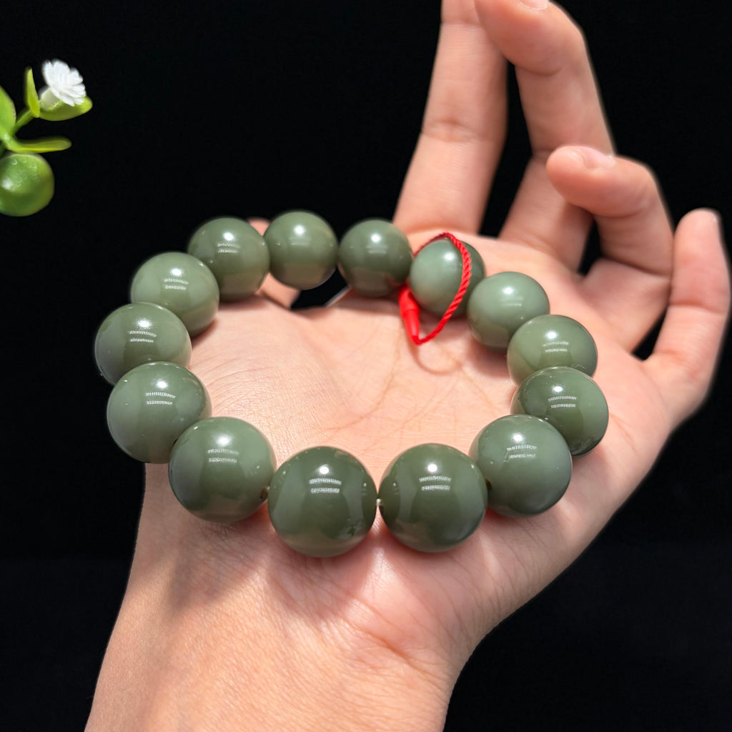 精品和田玉沙枣青大手串（yc782396）