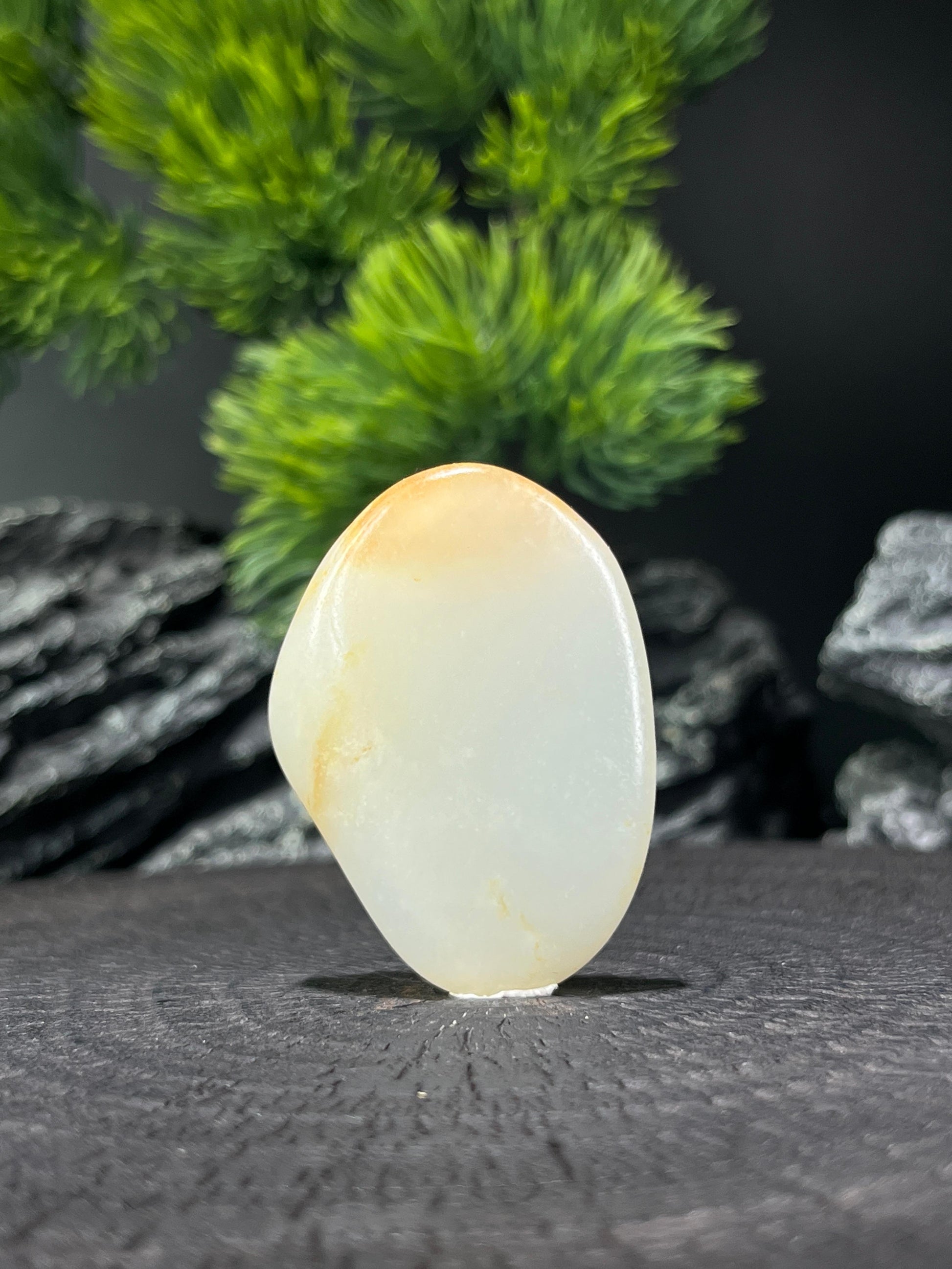 和田玉光白籽带黄皮籽料原石挂坠（yc224571）