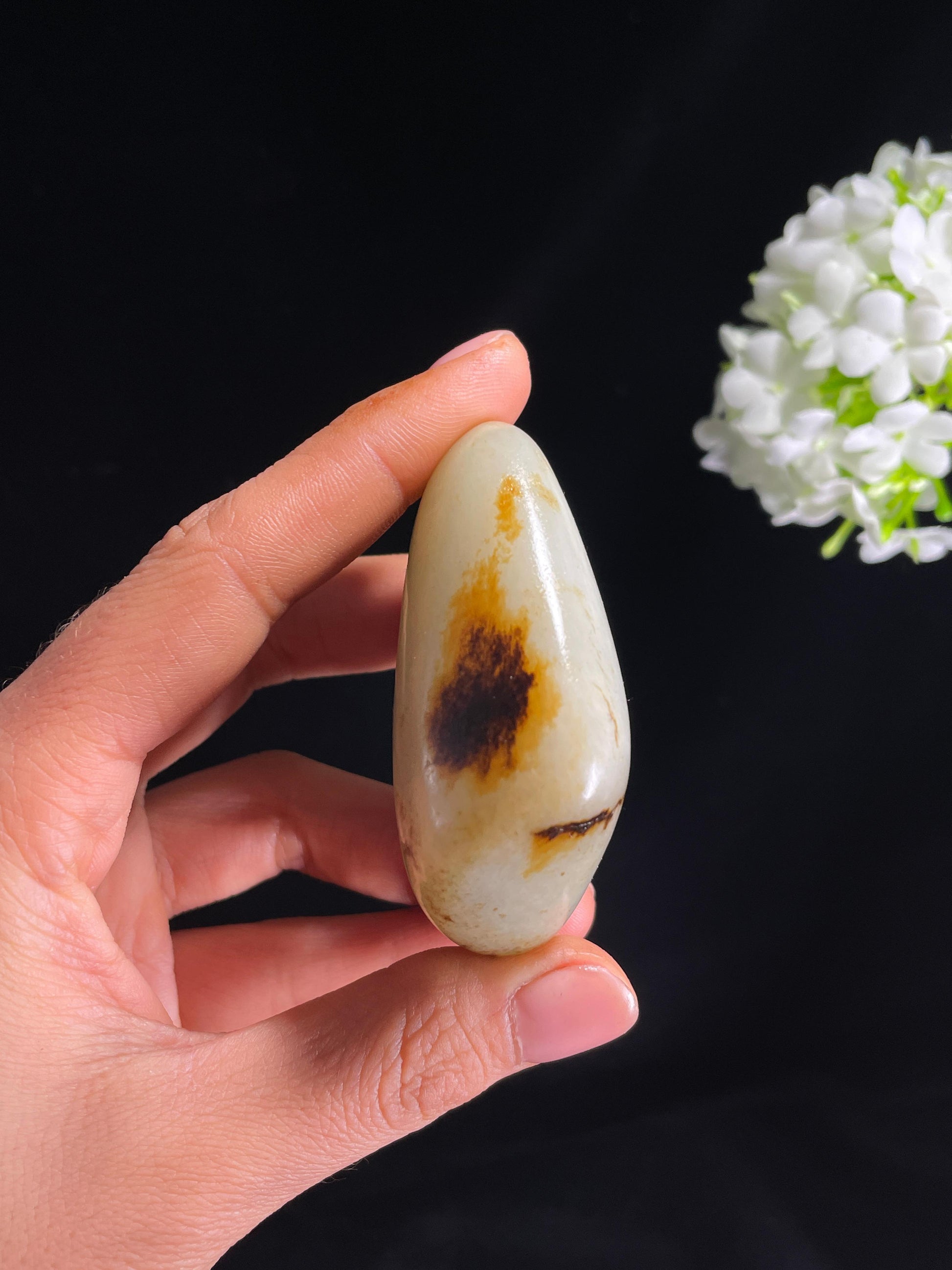 和田玉白玉聚黑皮籽料原石（yc265001）