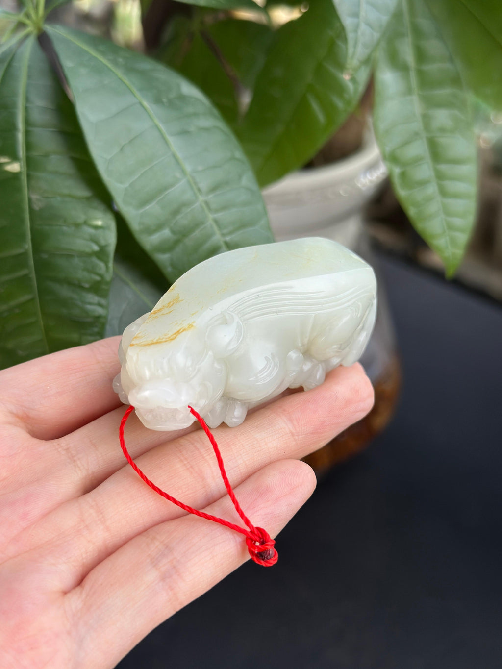 新疆和田玉珍品白玉洒金品籽料貔貅手把件（yc710944）
