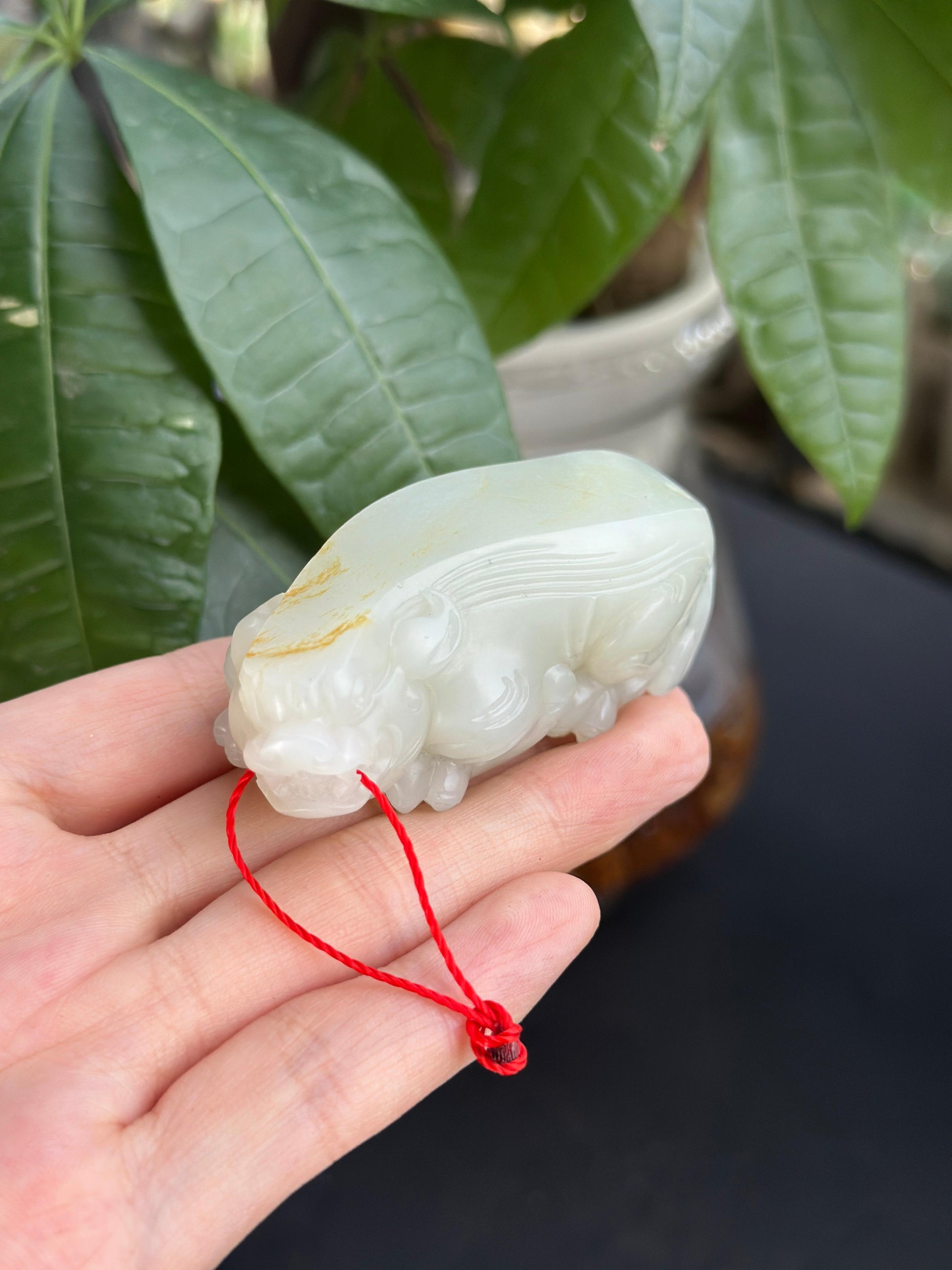 新疆和田玉珍品白玉洒金品籽料貔貅手把件（yc710944）