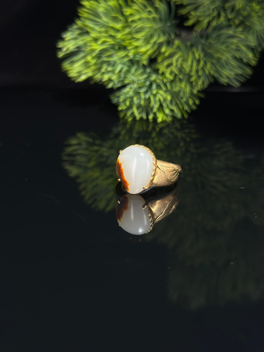 新疆和田玉珍品 18K 金镶白玉枣红皮籽料戒指（yc696752）
