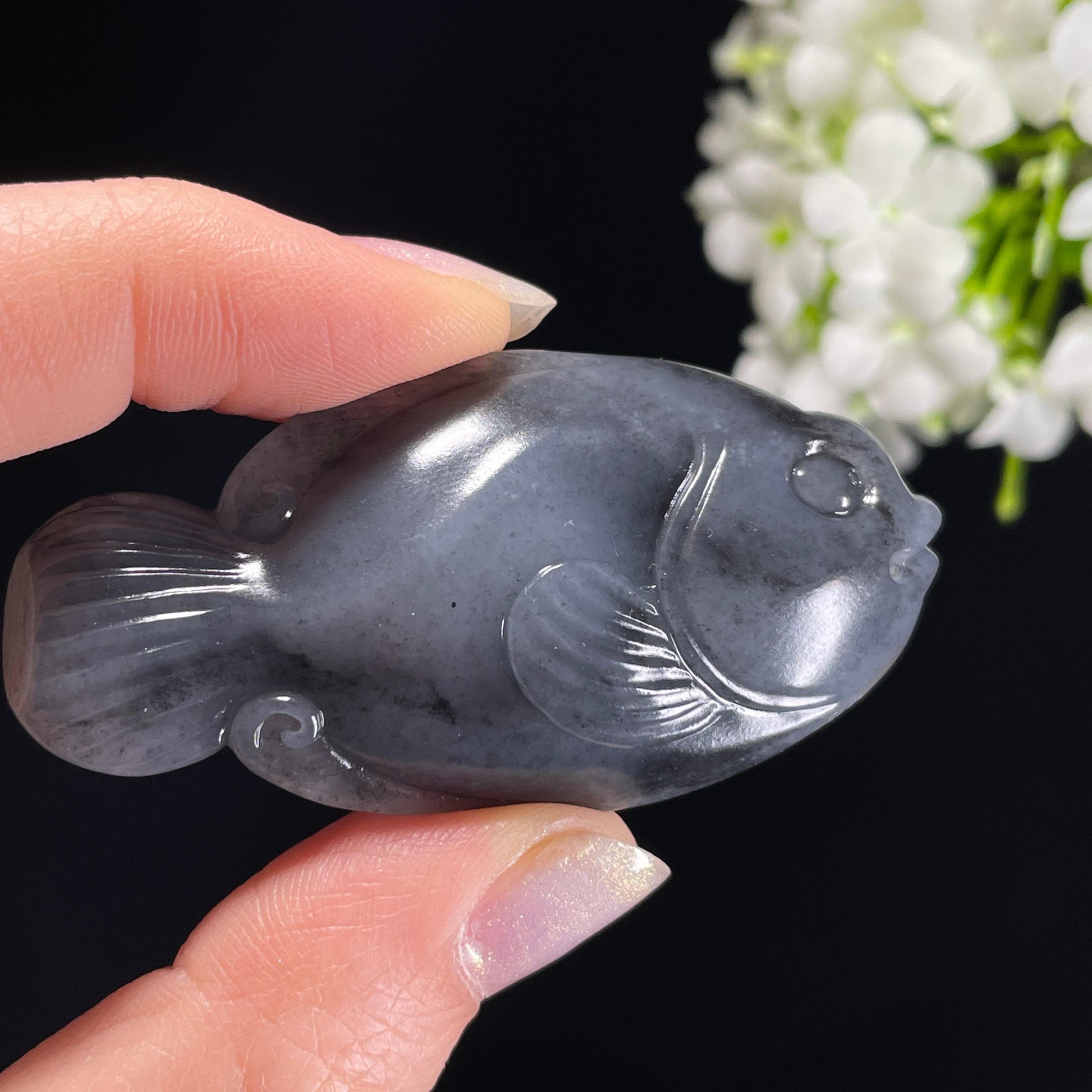 和田玉青花籽料“富贵有余”鱼雕刻挂件（yc325641）